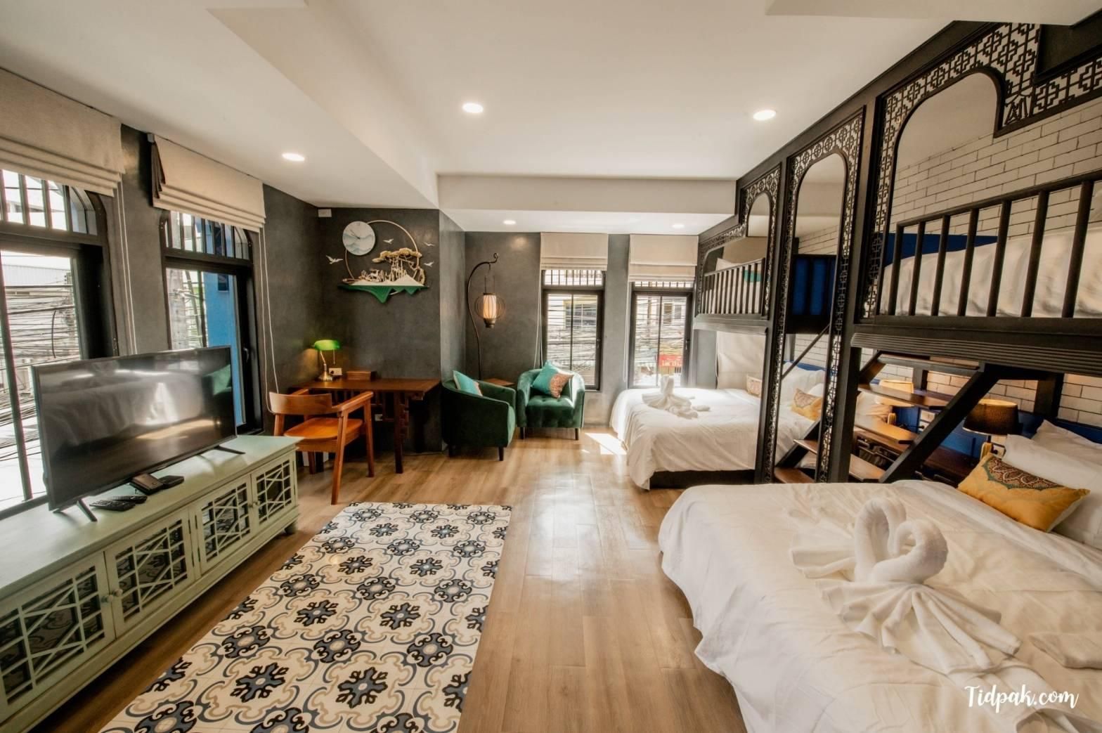 Deluxe Family Room with Bunk Beds