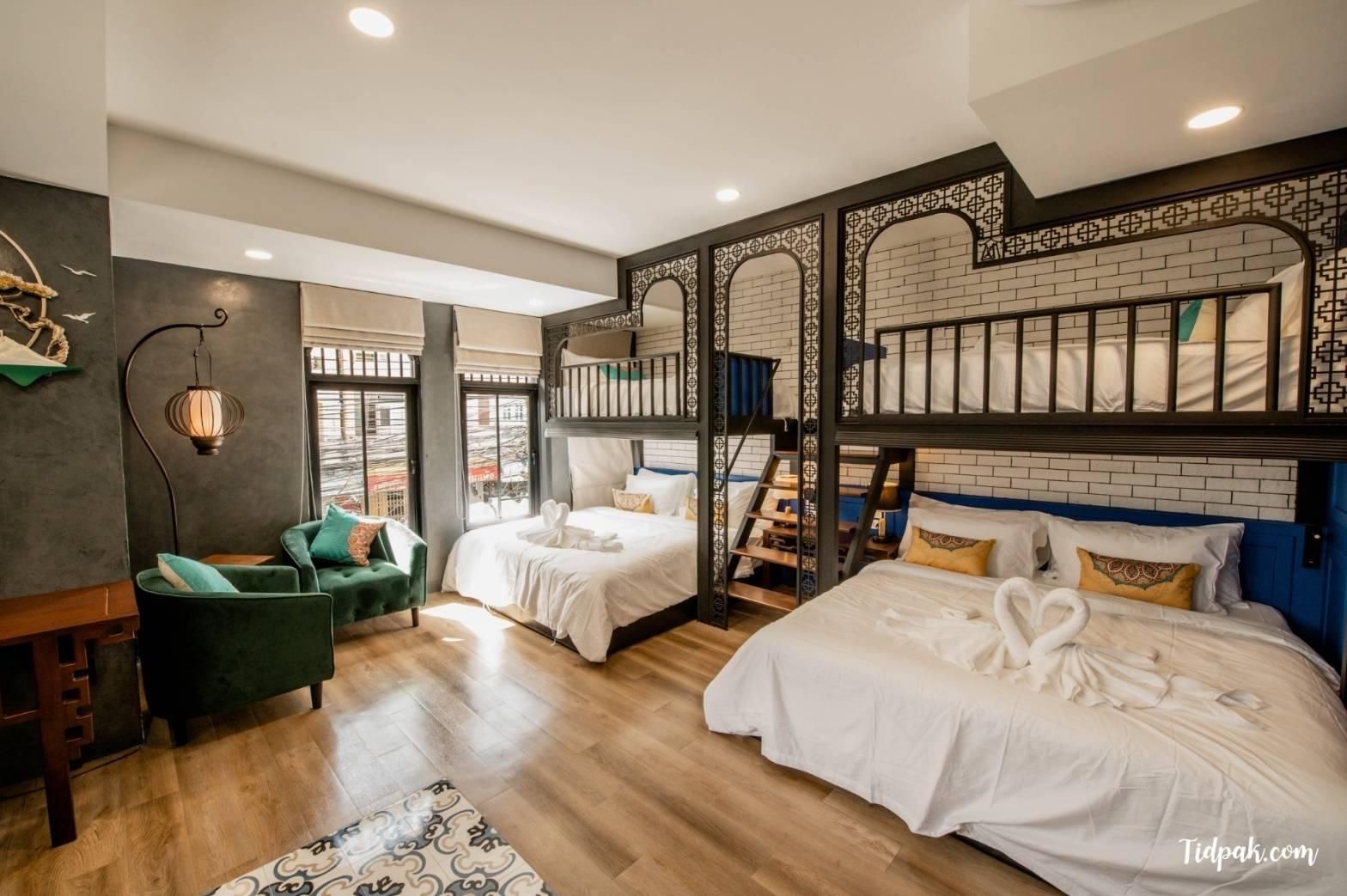 Deluxe Family Room with Bunk Beds