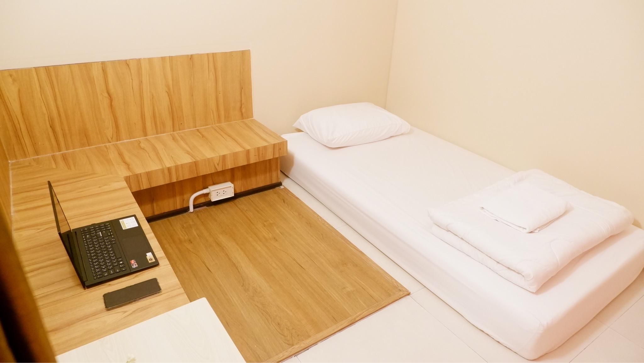 Dormitory Room with Futon
