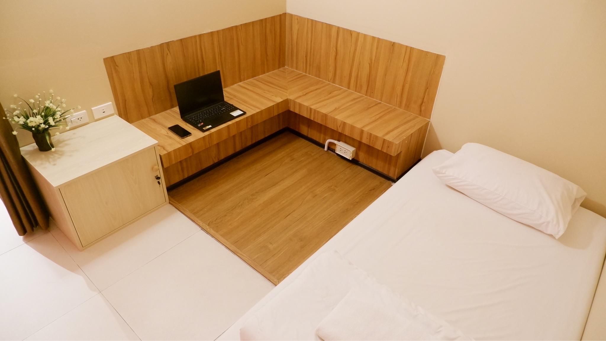 Dormitory Room with Futon