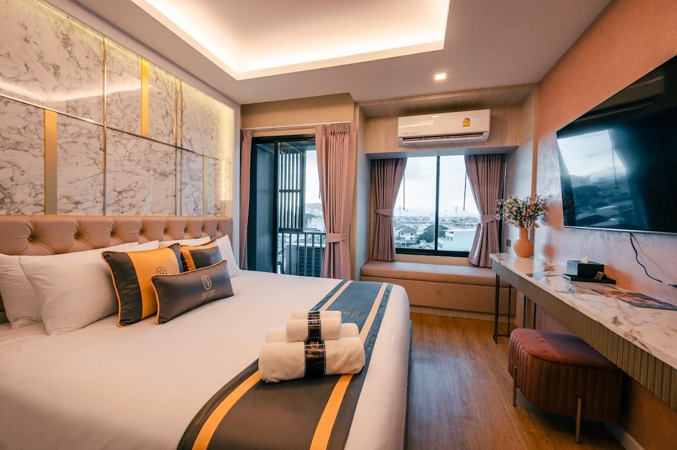 Essential King Room