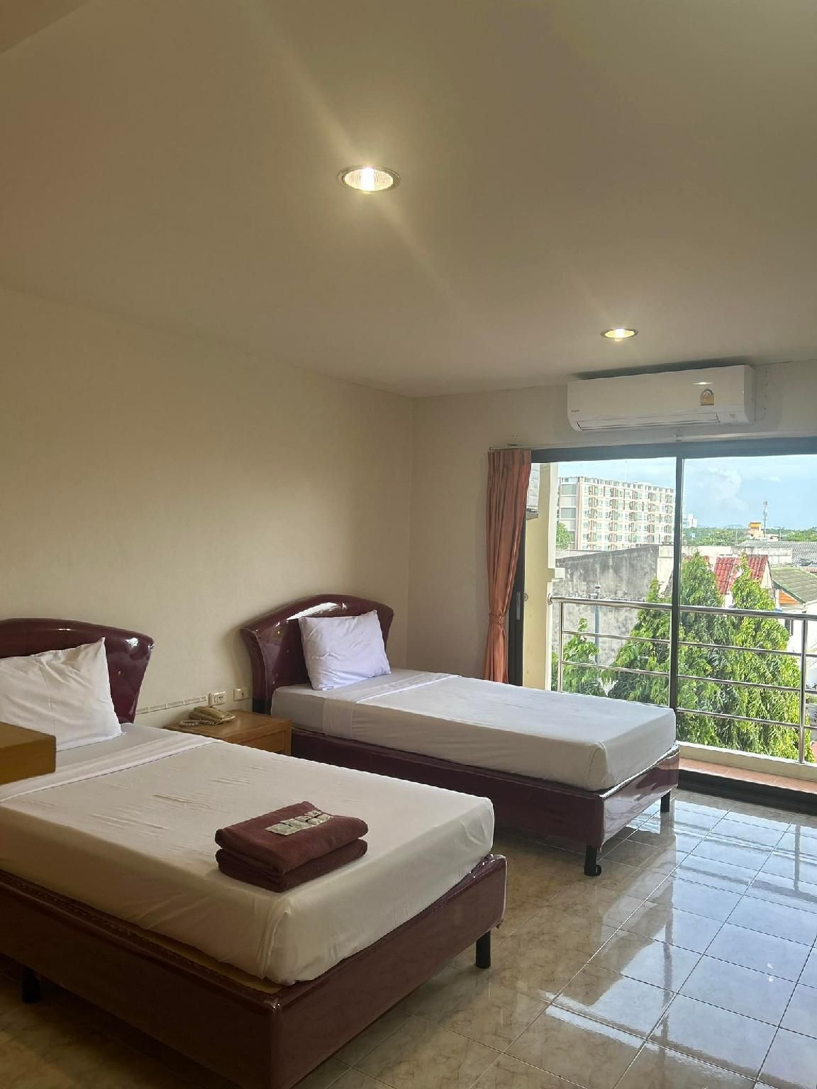 Standard Twin Room 2F