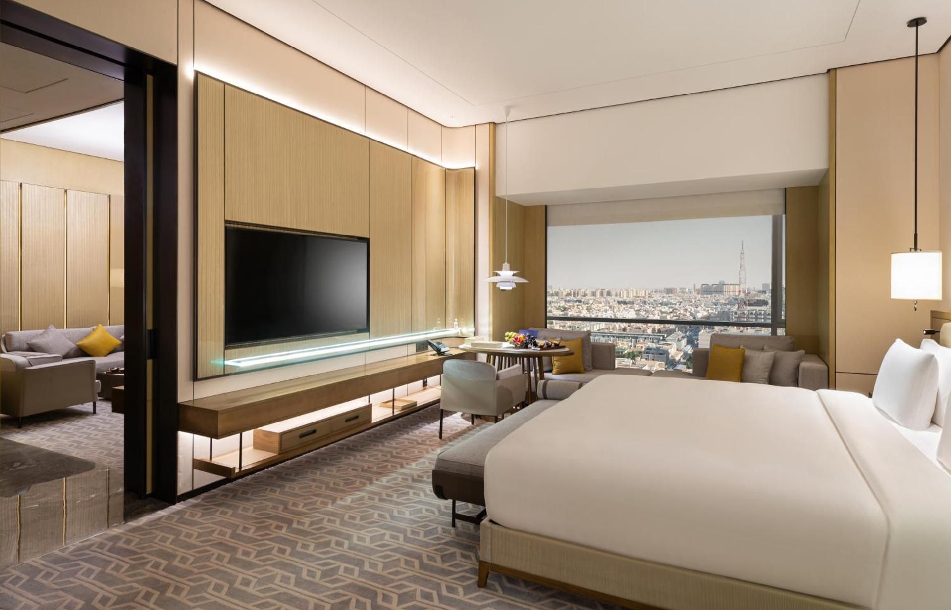 Deluxe King Room - Kingdom Tower View