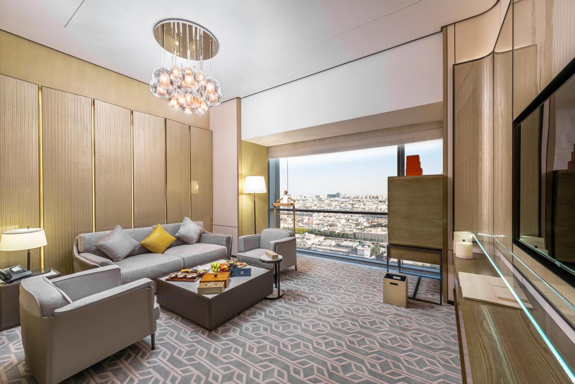 Junior Suite - Kingdom Tower View