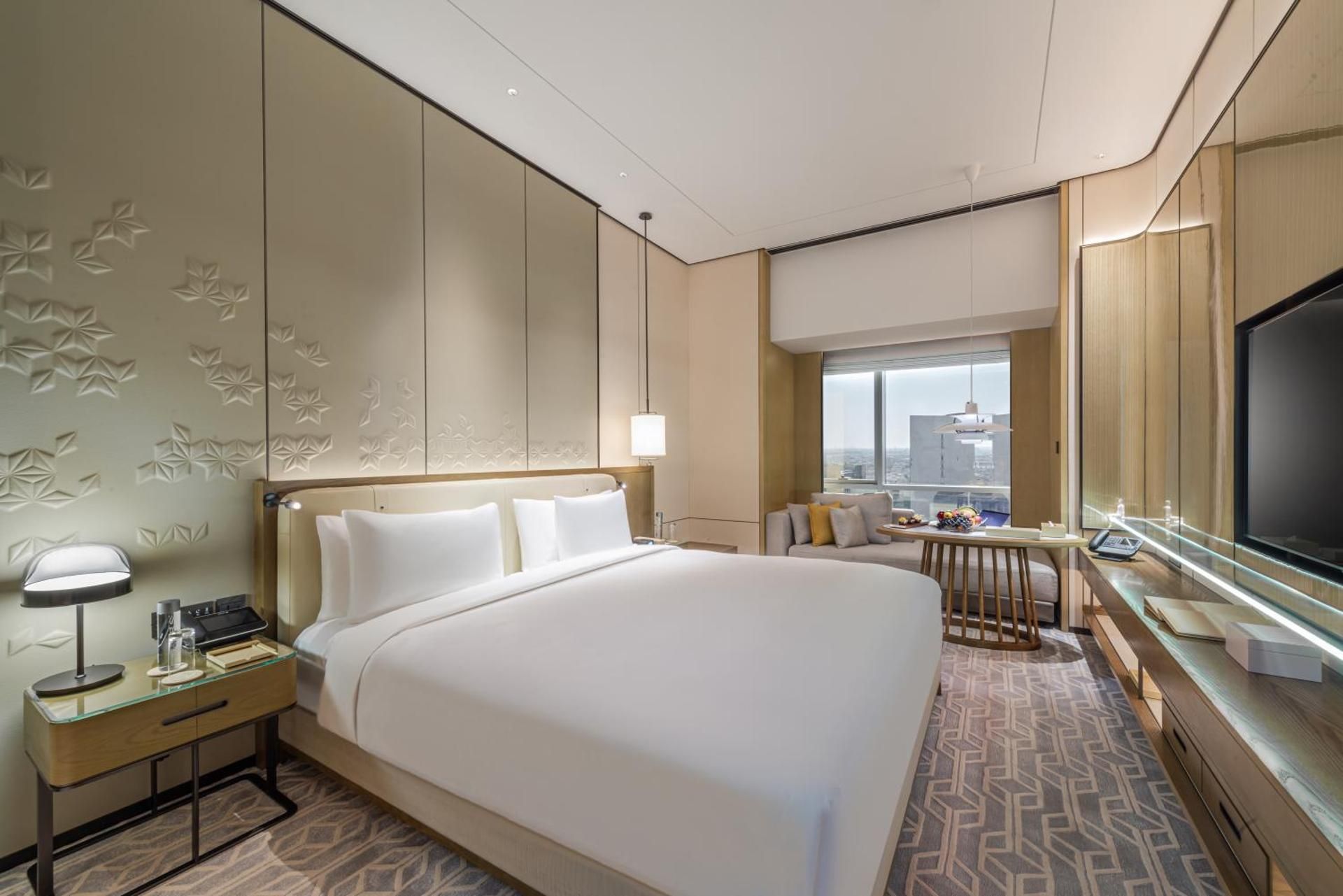 Junior Suite - Kingdom Tower View