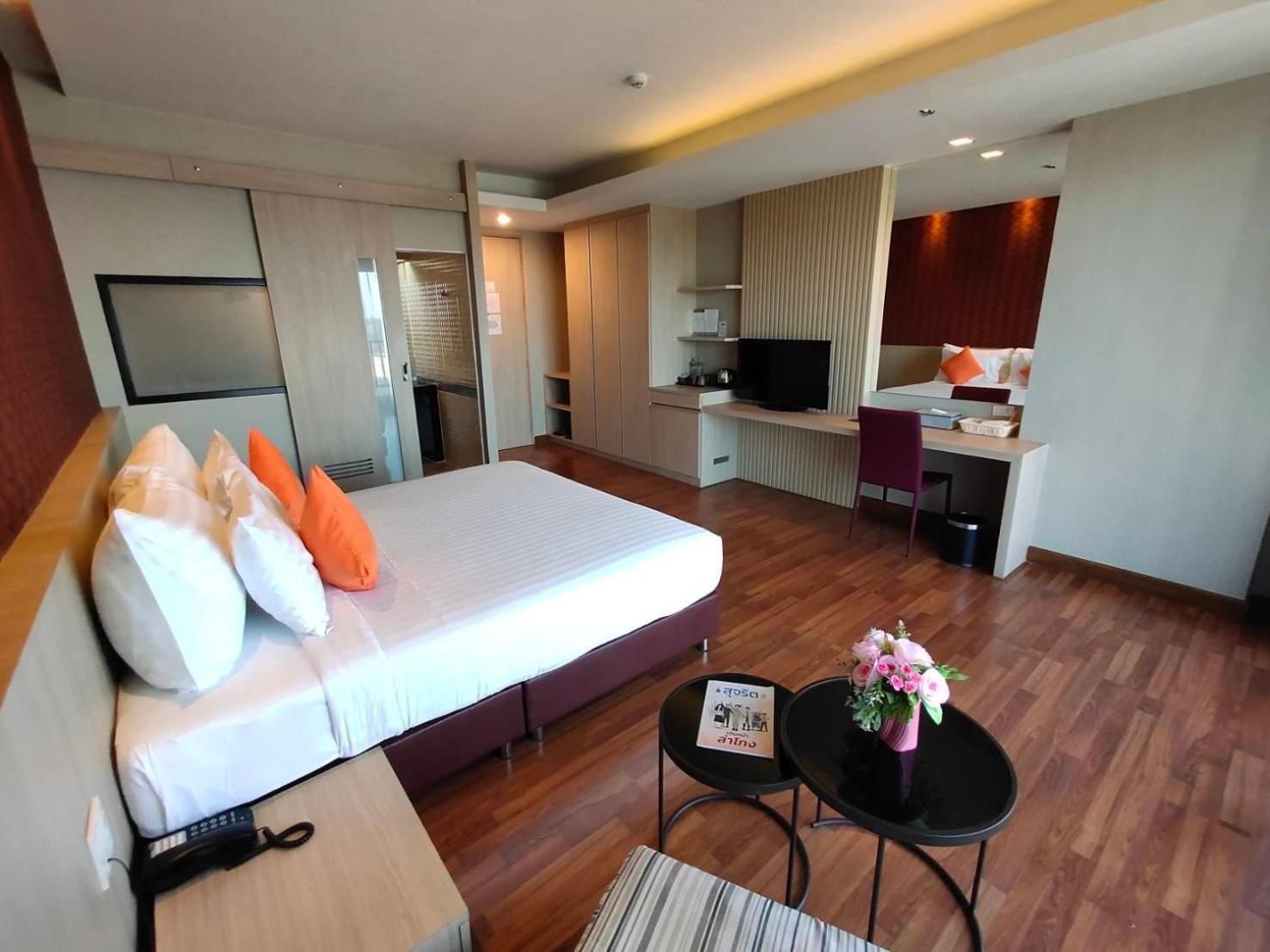 Deluxe King Bed