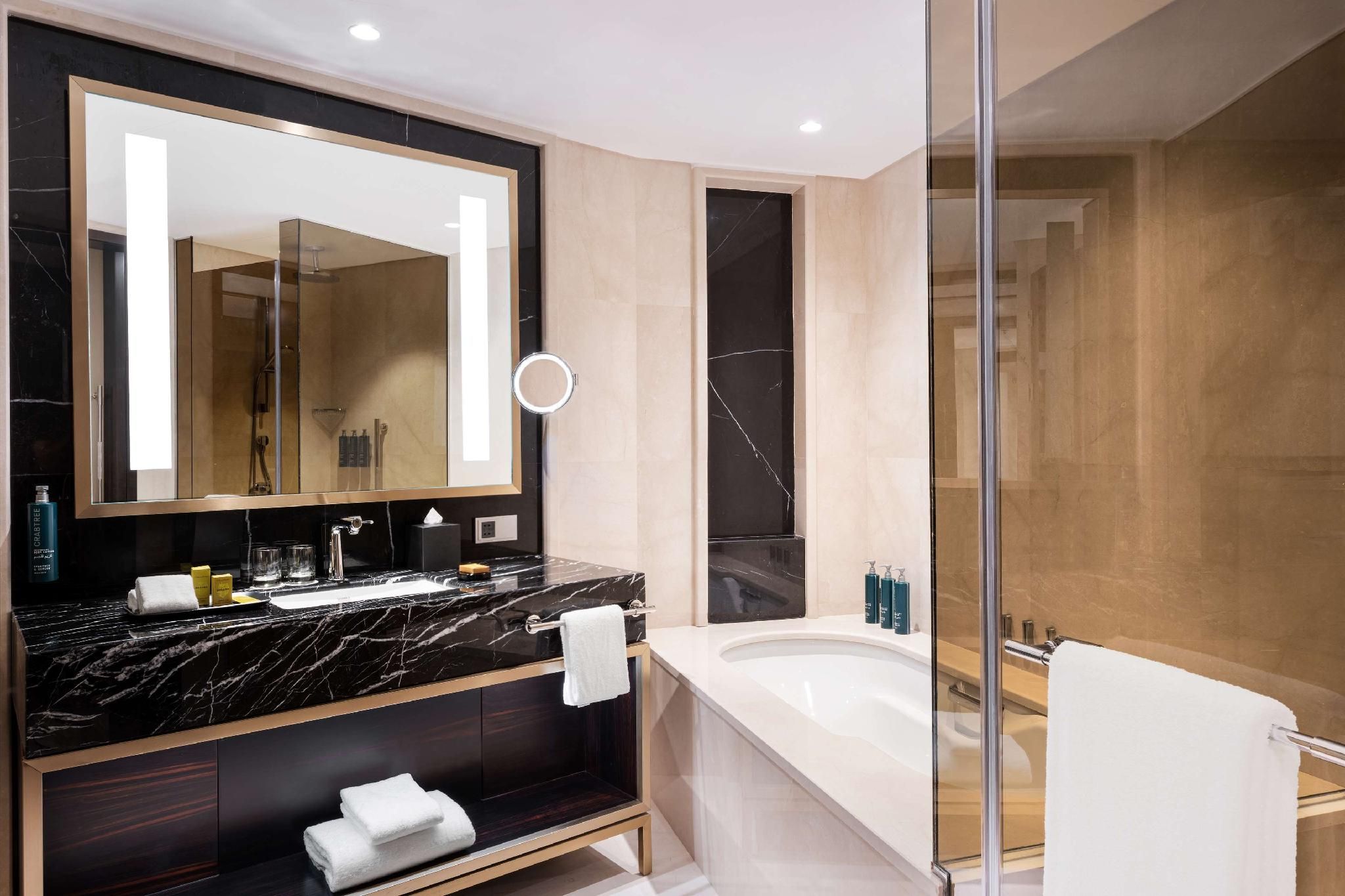 KING ONE BEDROOM SUITE