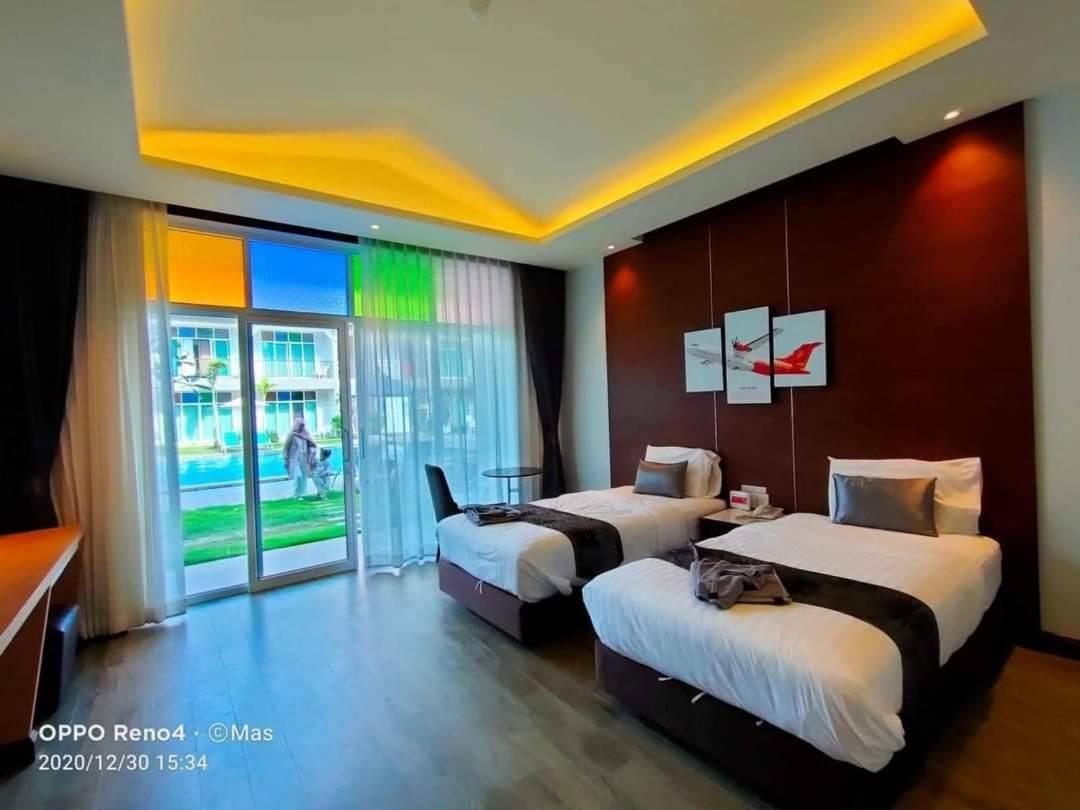 Deluxe Pool View Twin Room for 2 People