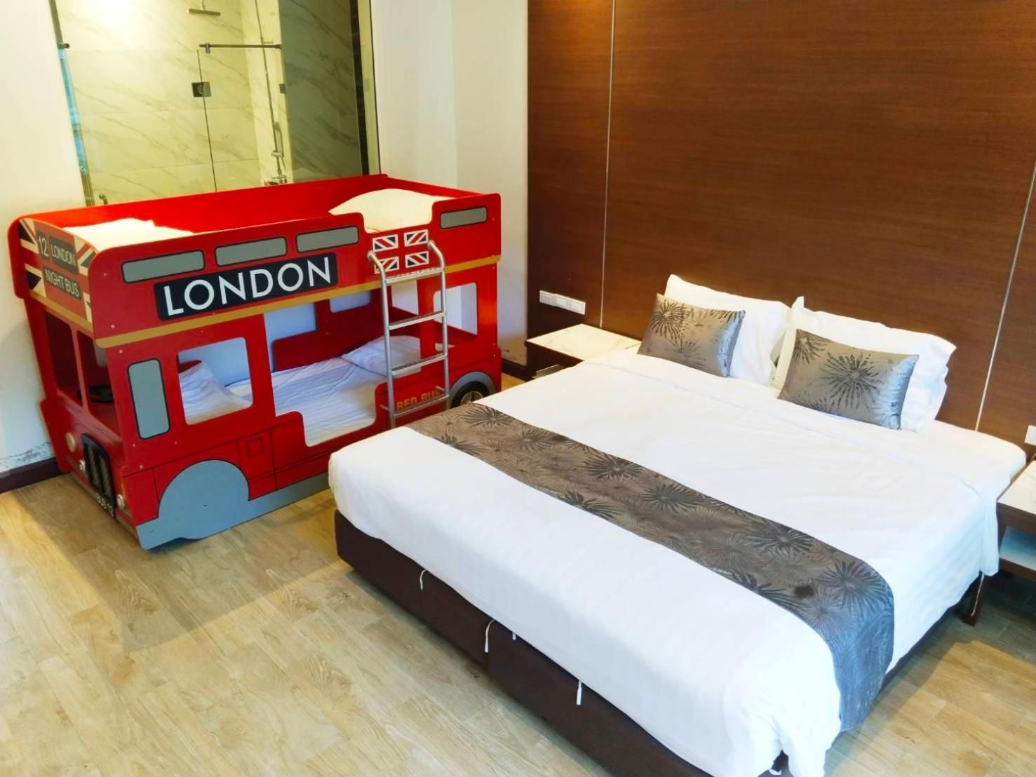 Deluxe Family Room for 2 Adults and 1 Child