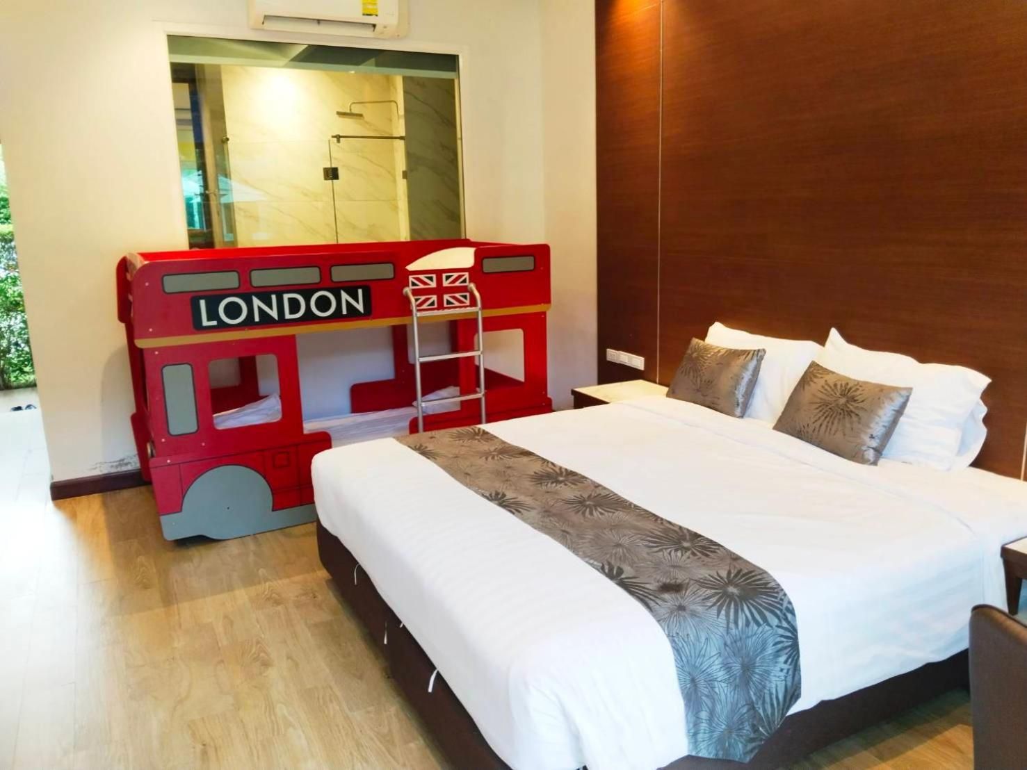 Deluxe Family Room for 2 Adults and 1 Child
