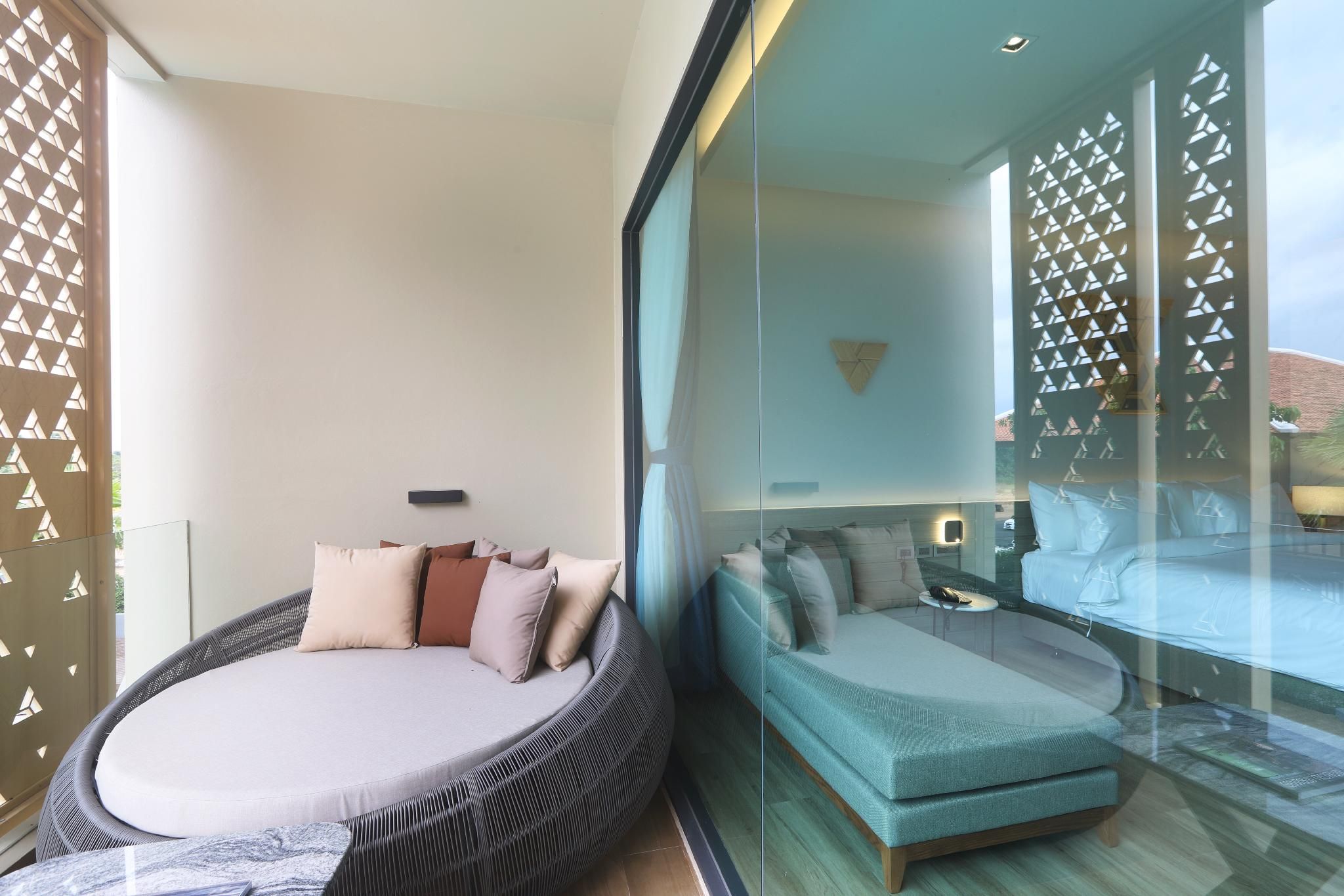 Suite Pool View