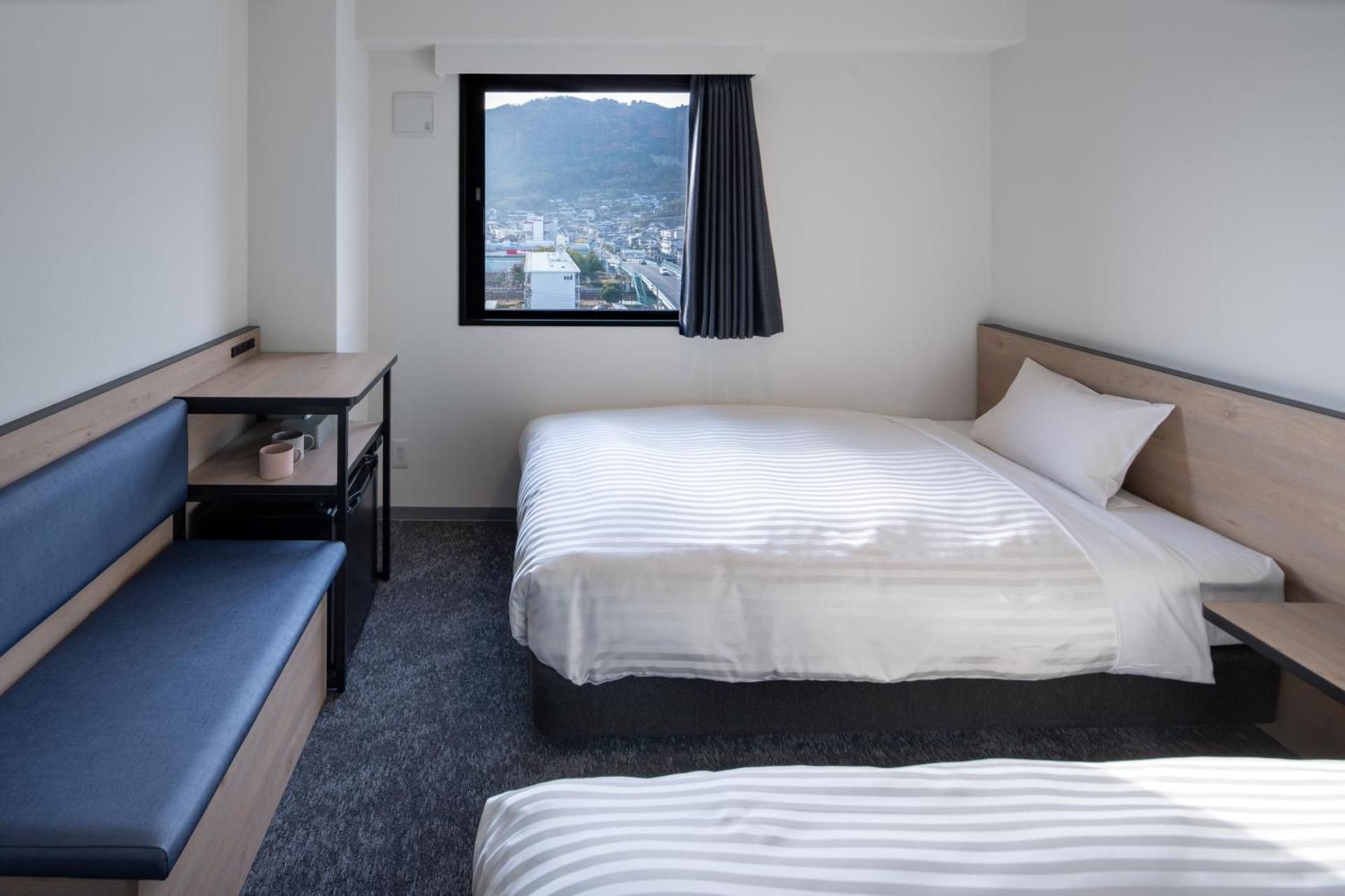 Standard Twin Room with Mountain View