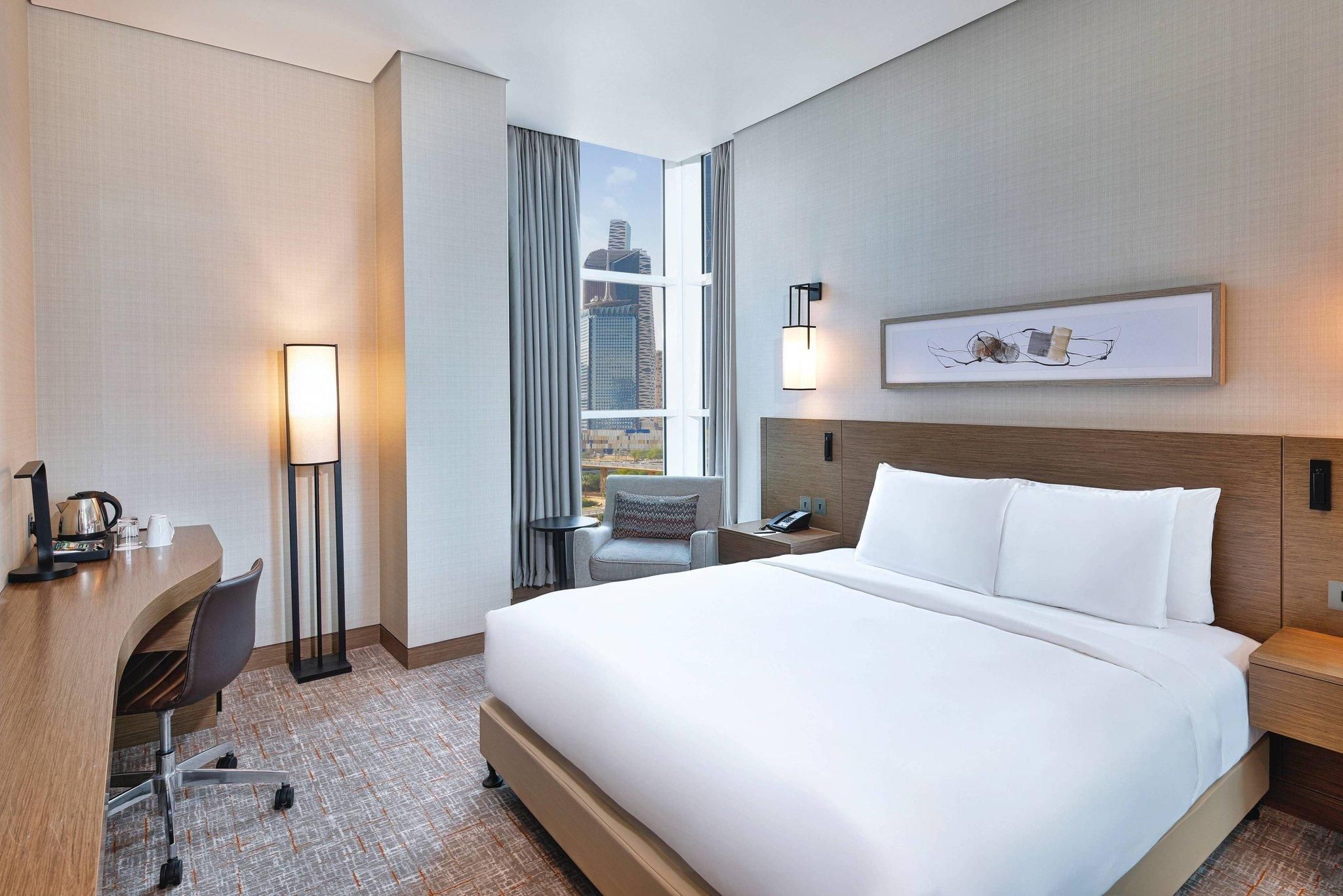 Deluxe, Guest room, 1 King, City view