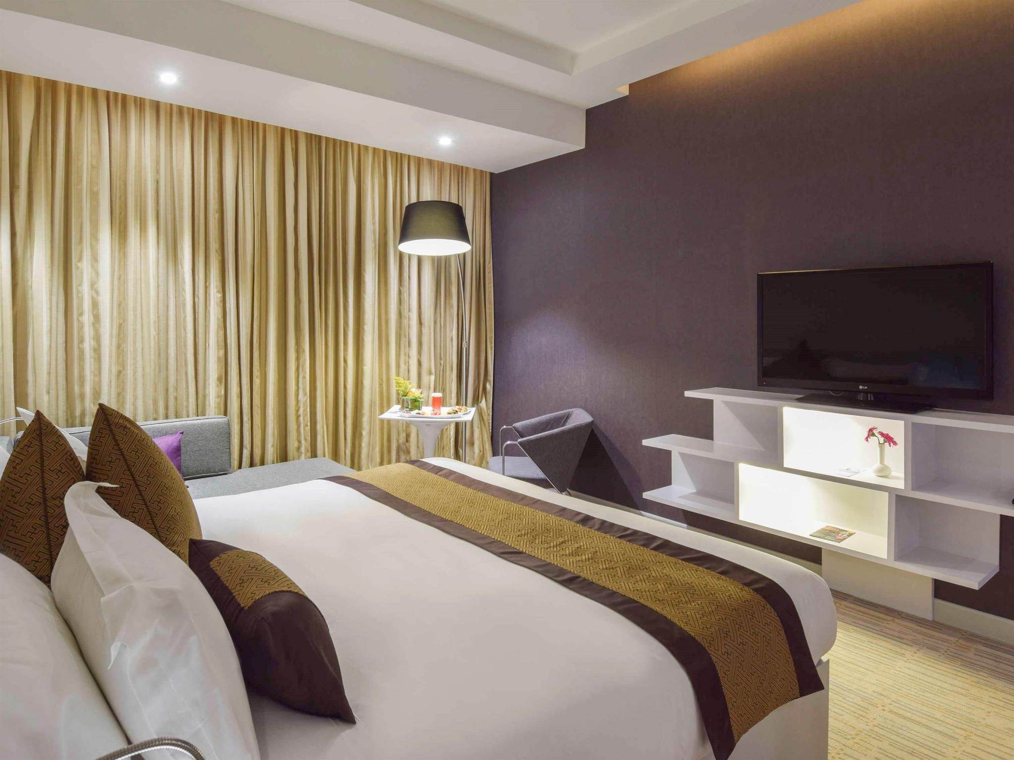 Standard Room 1 Queen Bed