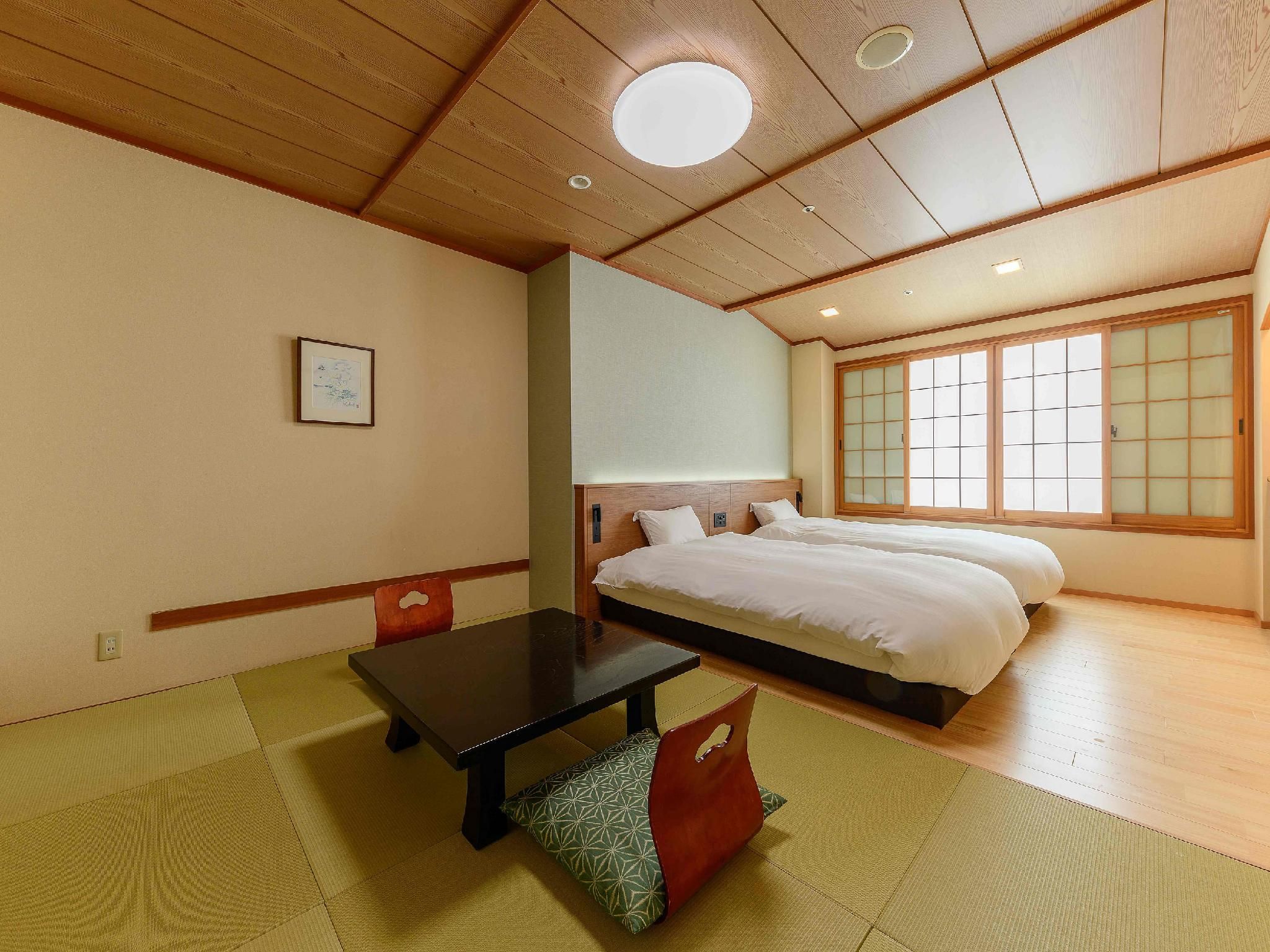 Japanese Style Room with 2 Single Beds or 2 Mattresses