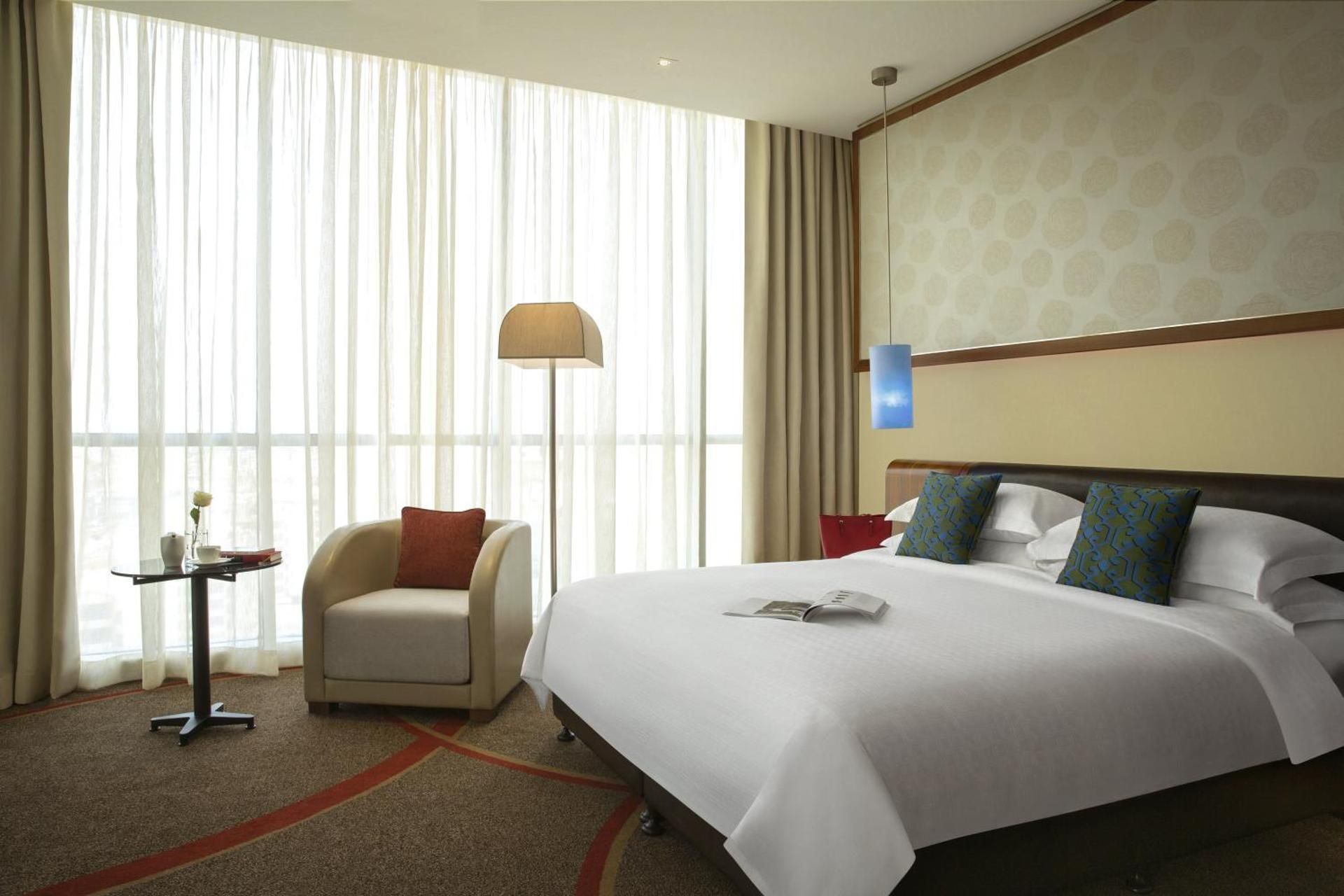 1-Bedroom Suite - Lounge Access Included