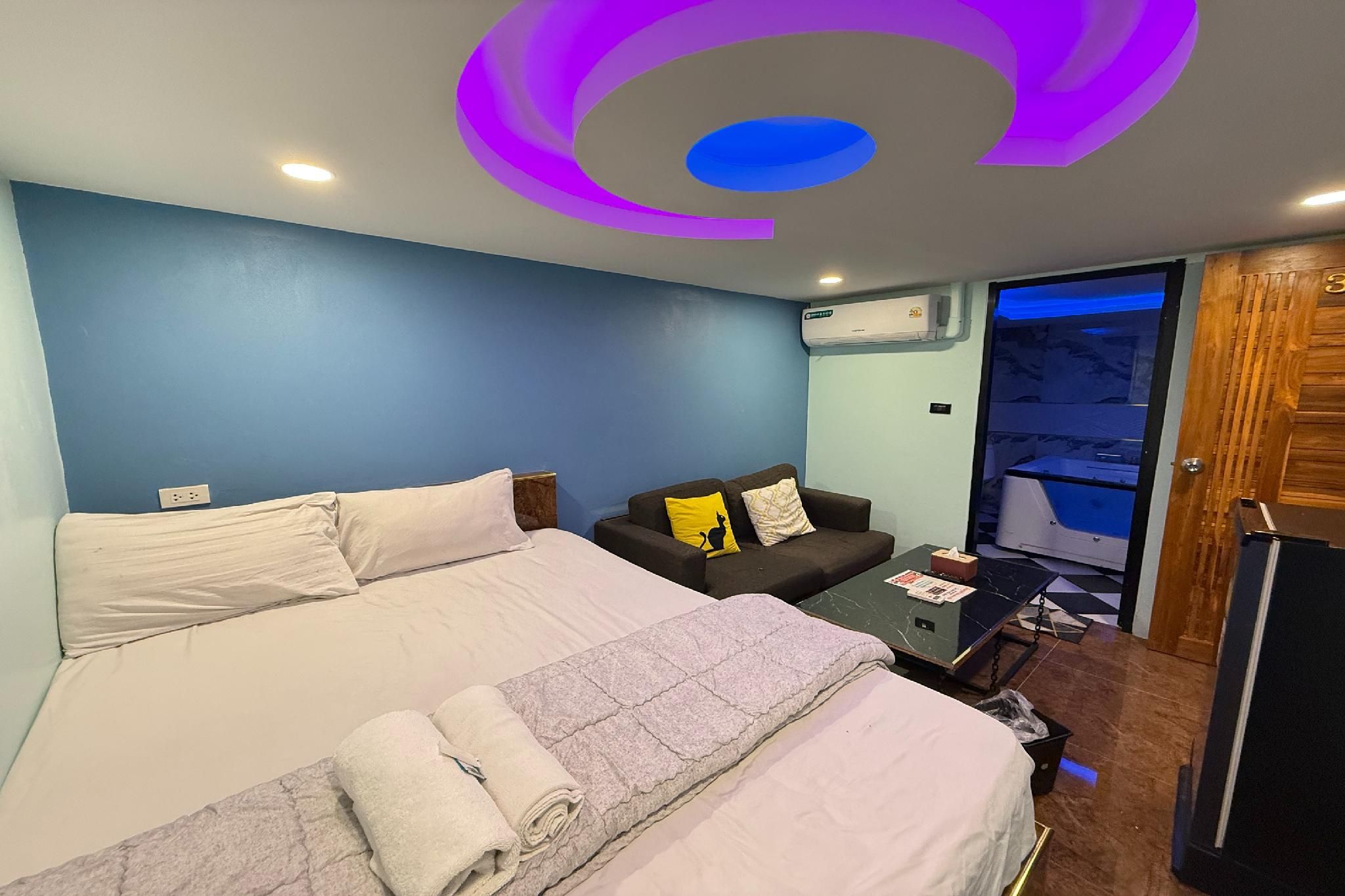Deluxe Room with Jacuzzi
