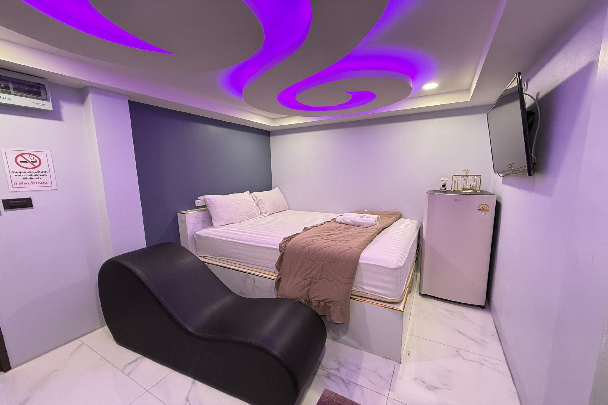 Deluxe Double Room - No Window