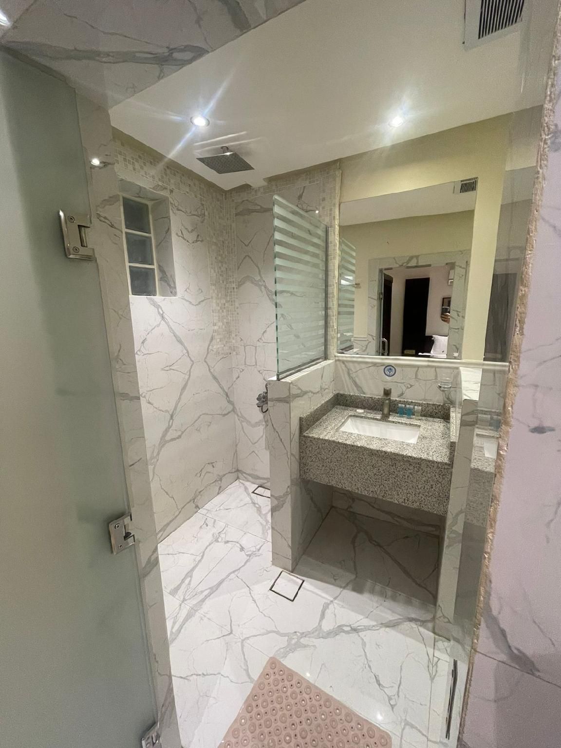 1-Bedroom Apartment 1 with Balcony