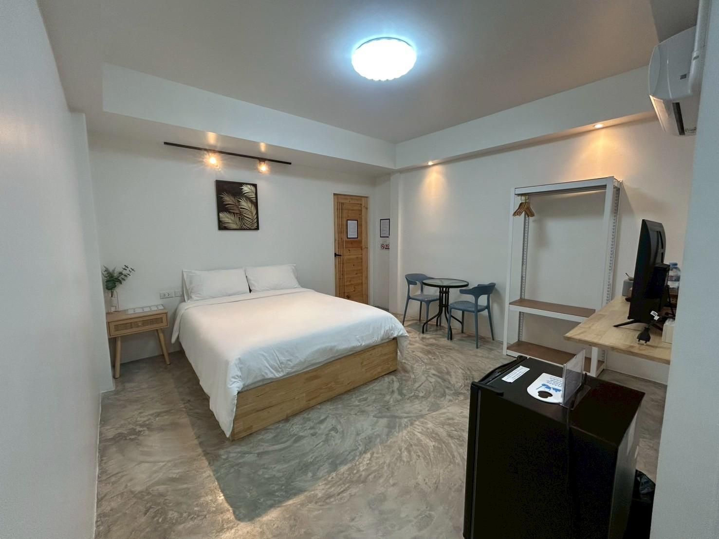 Standard - 1 Bed Queen Non-Smoking