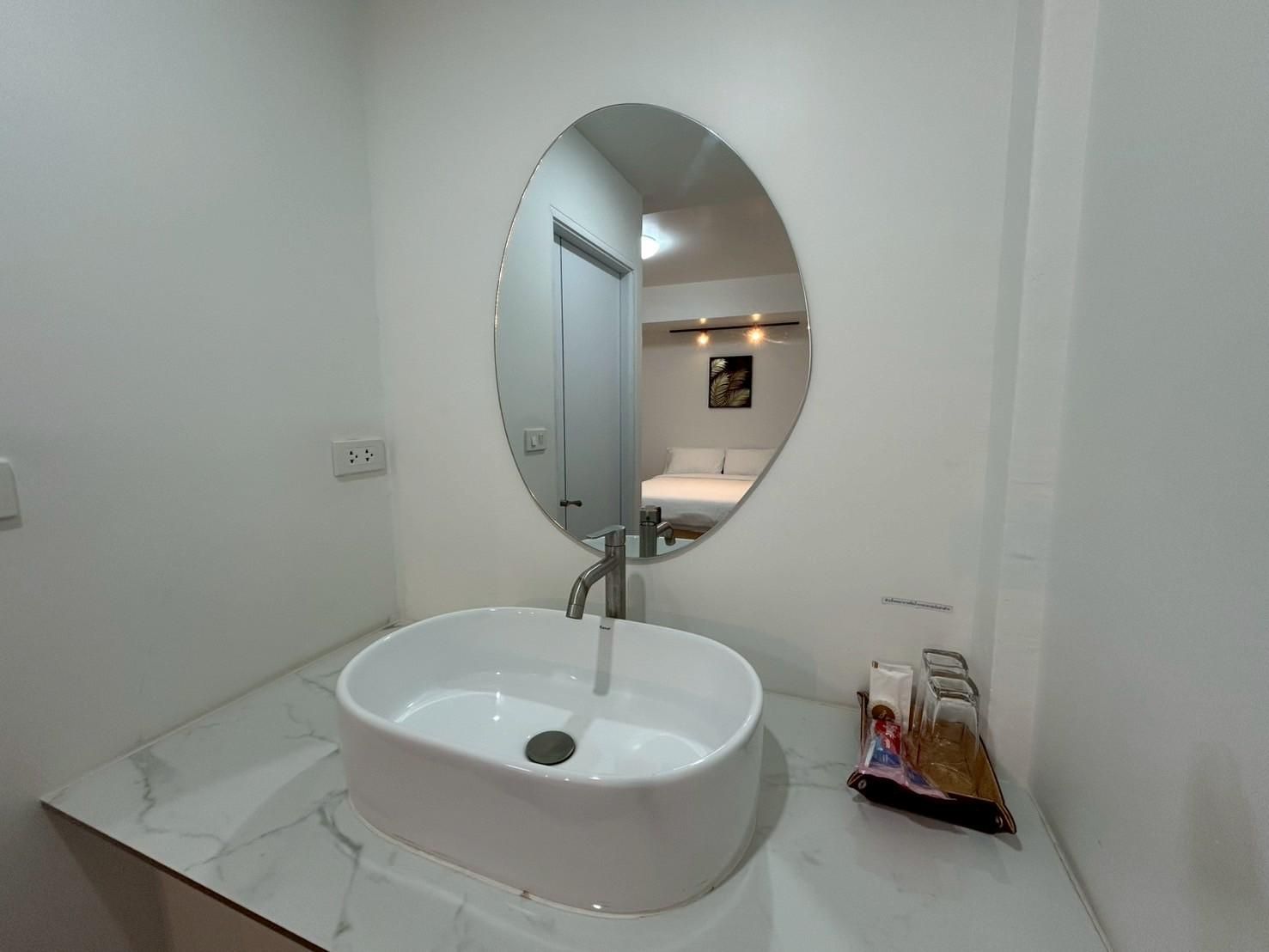 Standard - 1 Bed Queen Non-Smoking