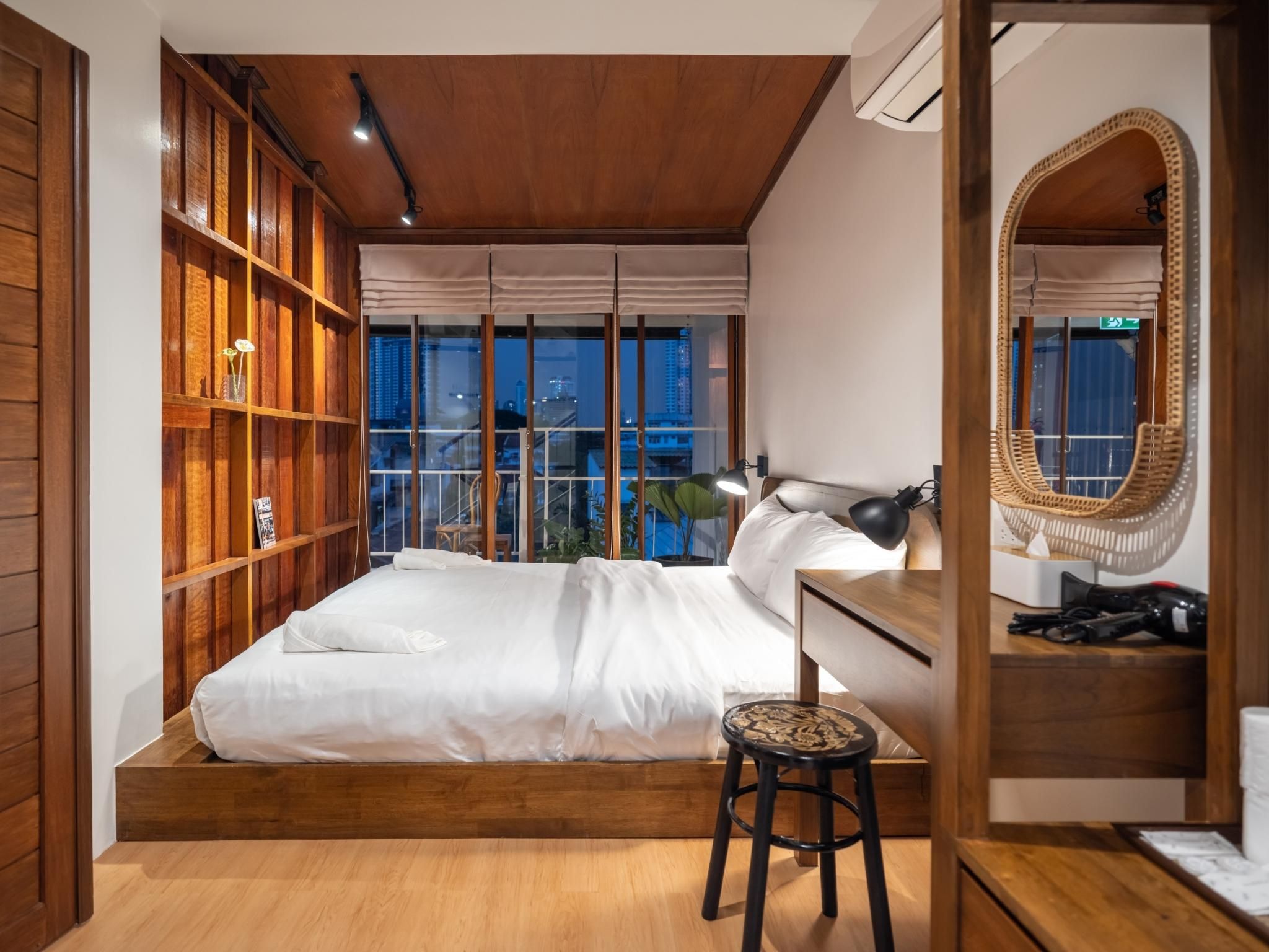 Apartment with Balcony and Kitchen