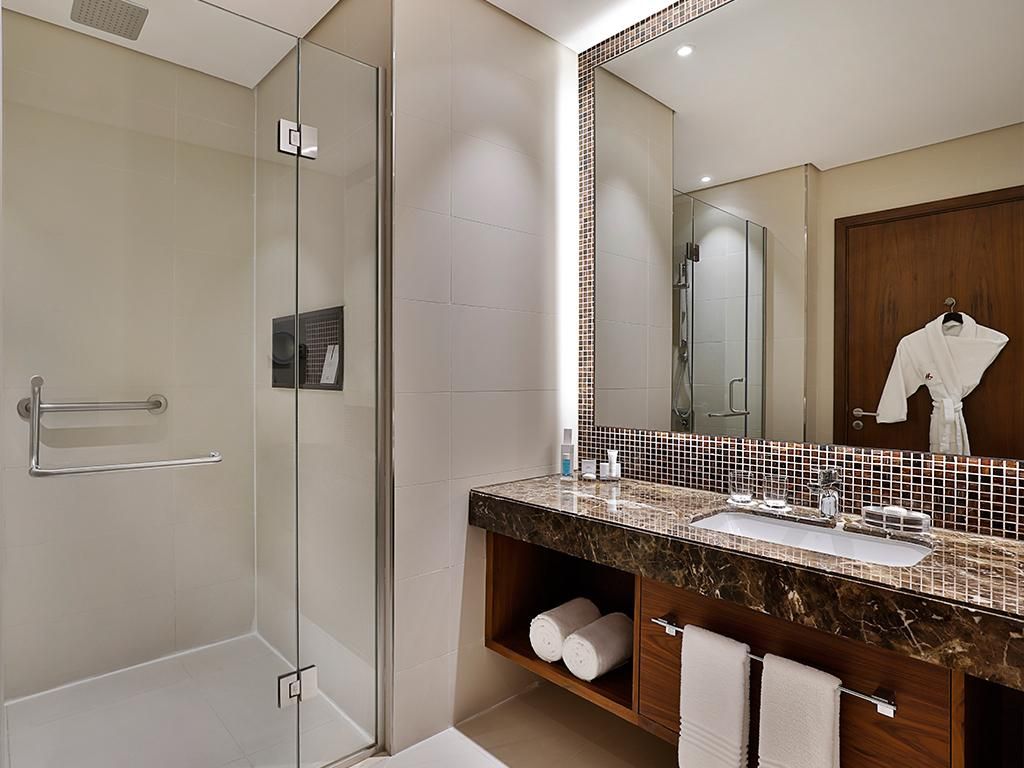 Business Suite, Concierge lounge access, Suite, 1 King, Sofa bed