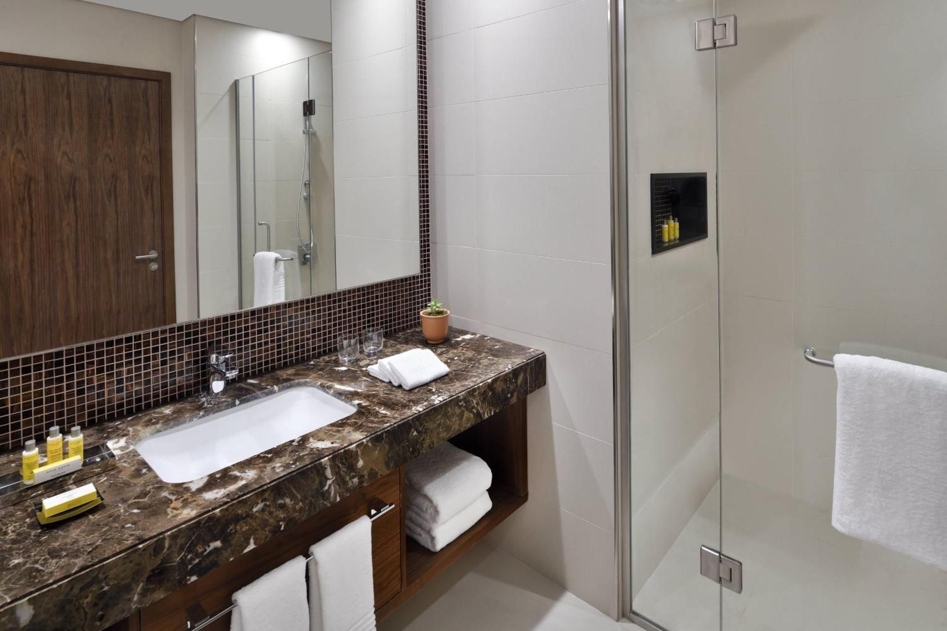 Business Suite, Concierge lounge access, Suite