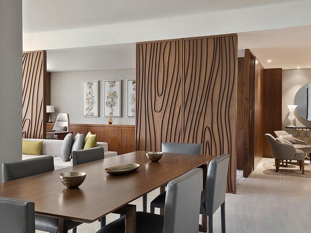 Business Suite, Concierge lounge access, Suite, 1 King, Sofa bed