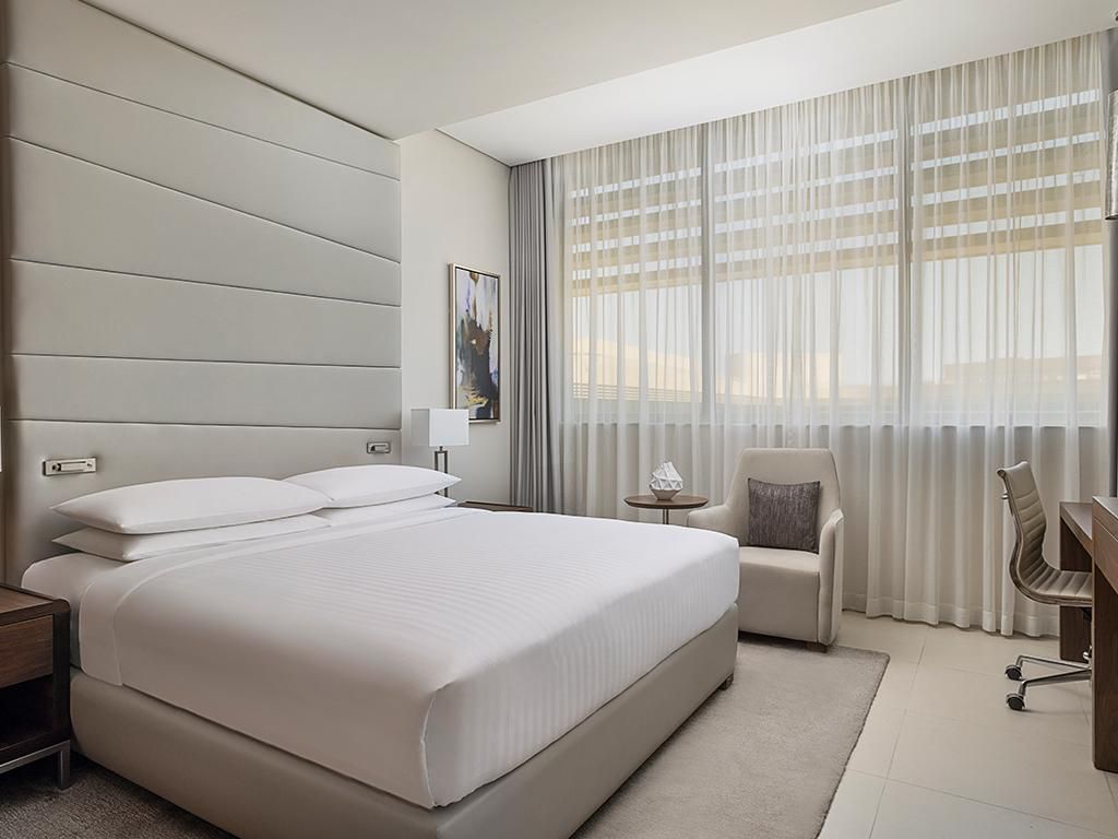 Business Suite, Concierge lounge access, Suite, 1 King, Sofa bed