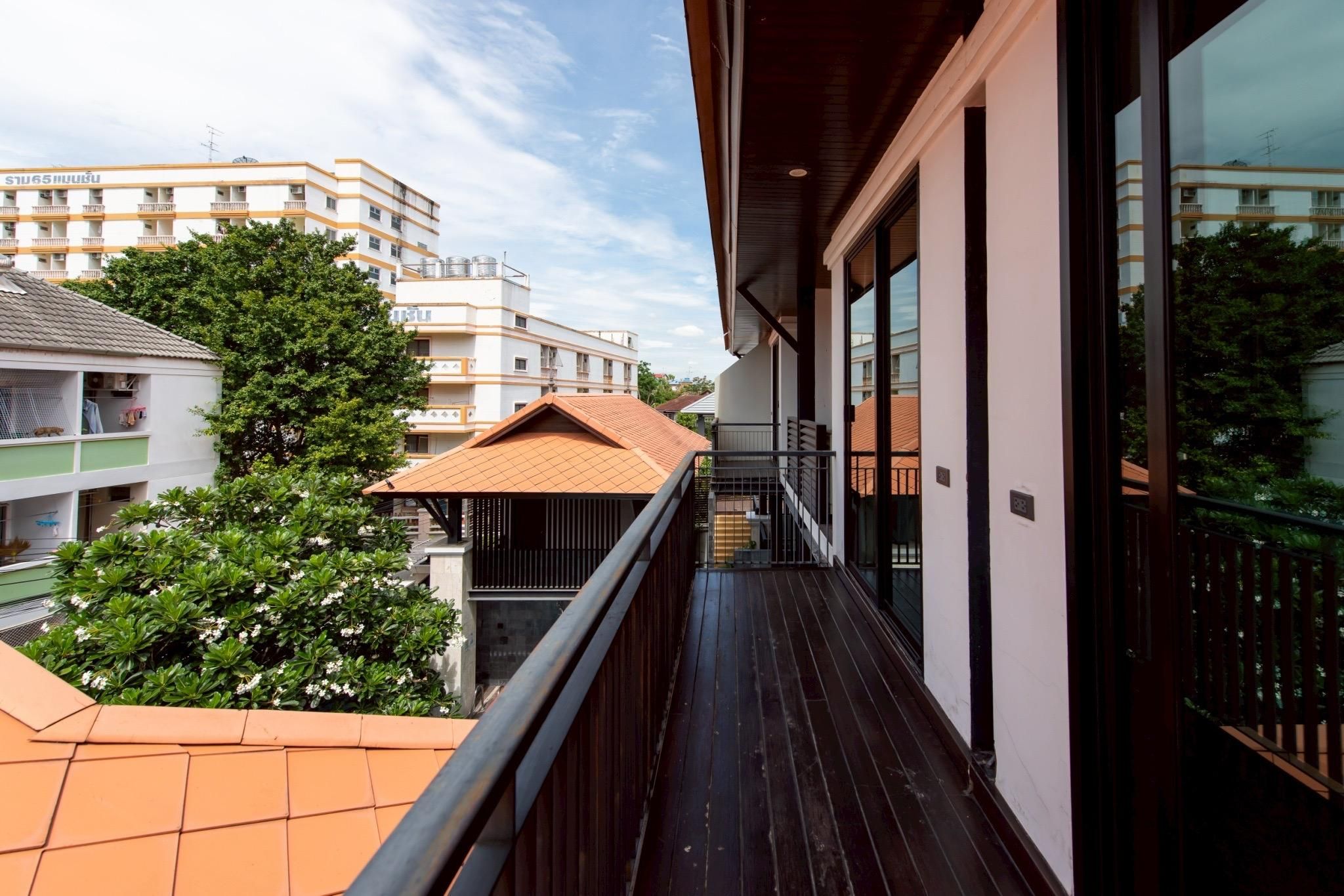 1 Bedroom Suite, 1 King, Sofa bed, Balcony