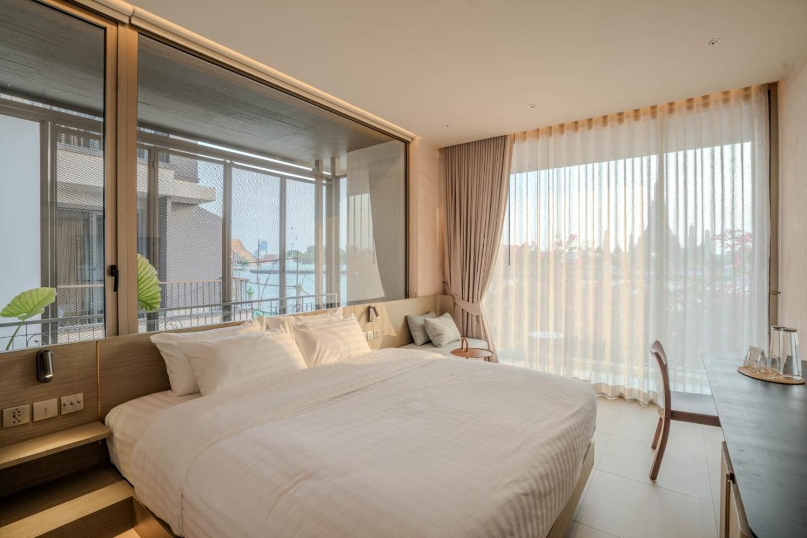 Deluxe Double Room with Balcony and Sea View