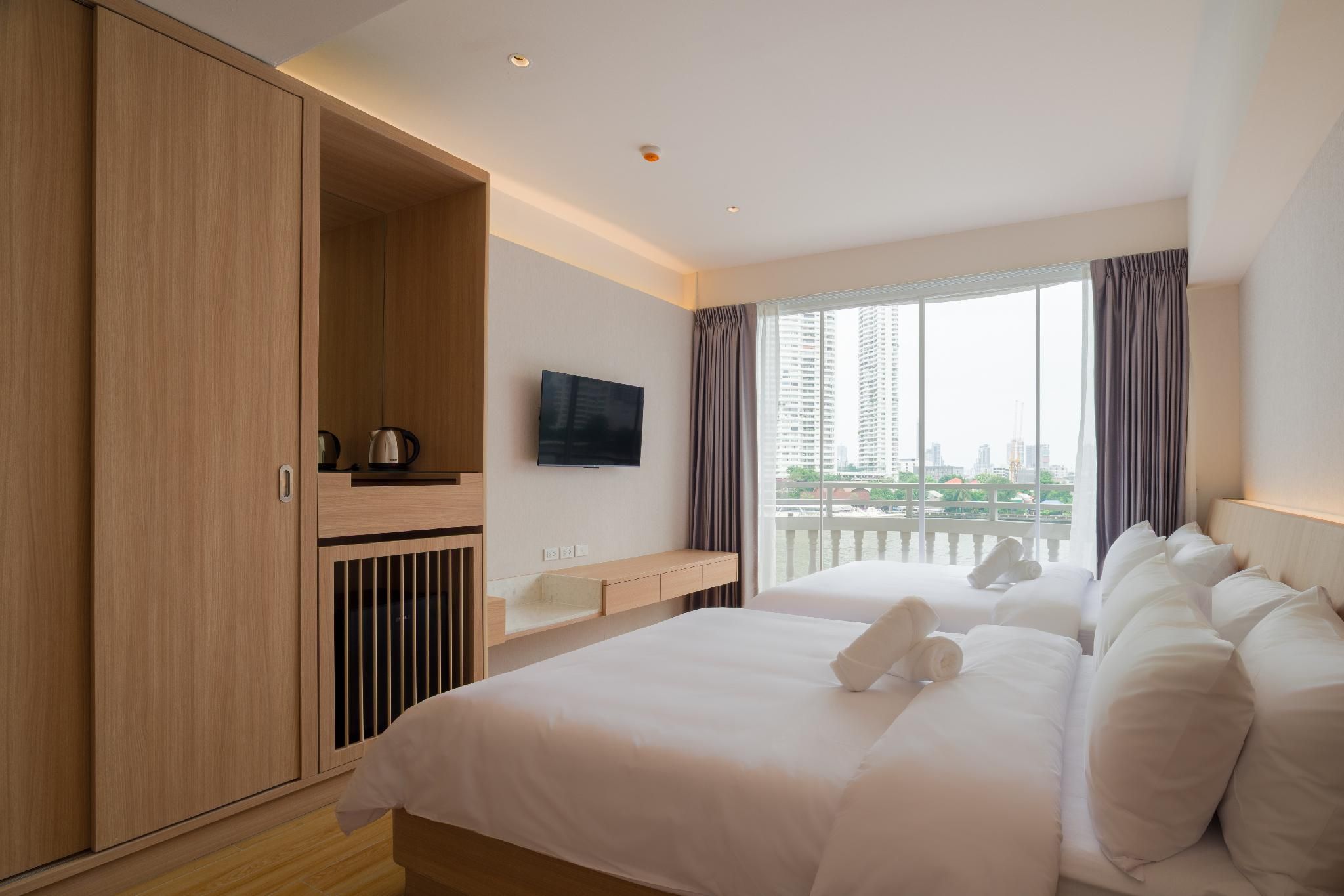 Jacuzzi Deluxe Room