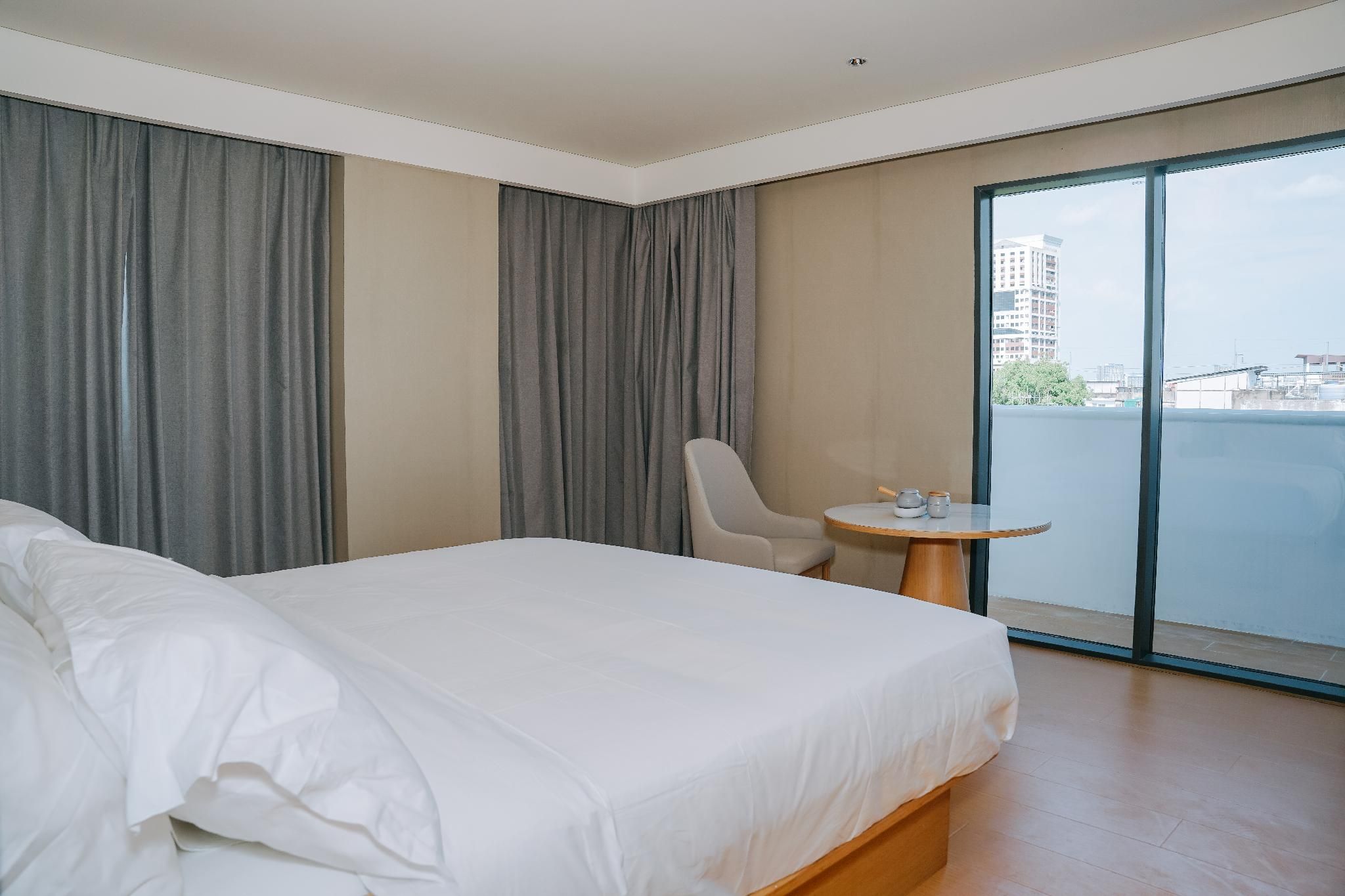 Deluxe King Double Room