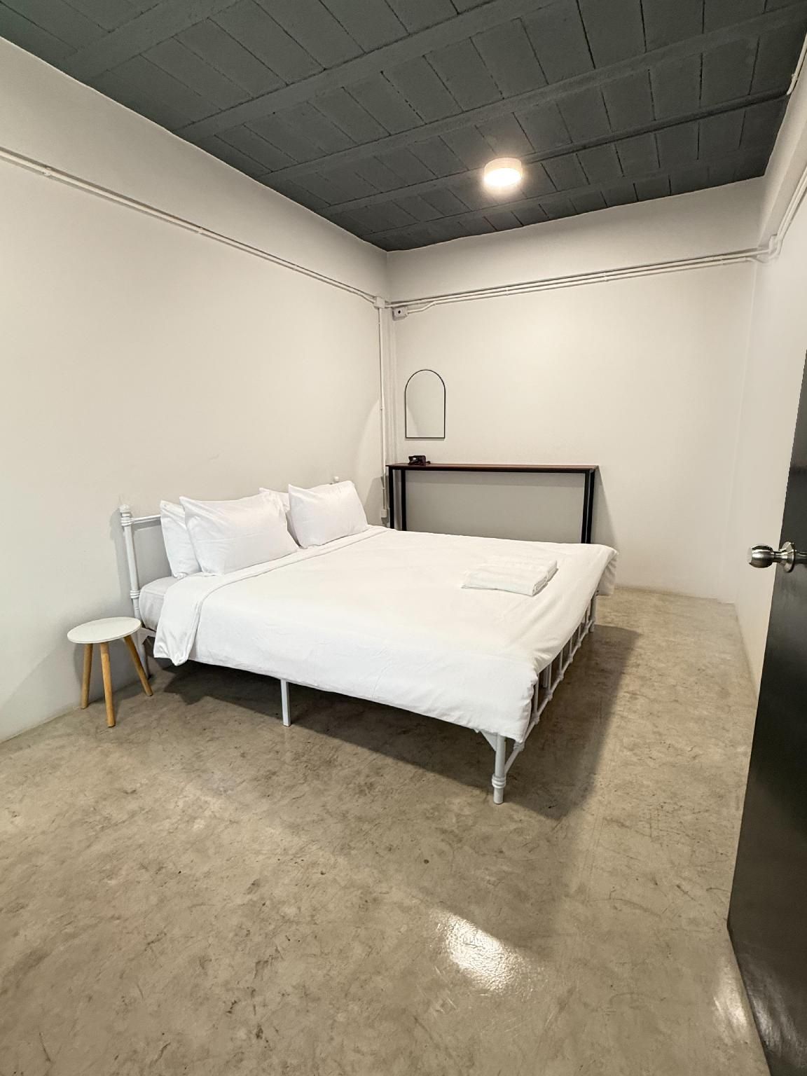 Yellow Place Sukhumvit 2 King Bed