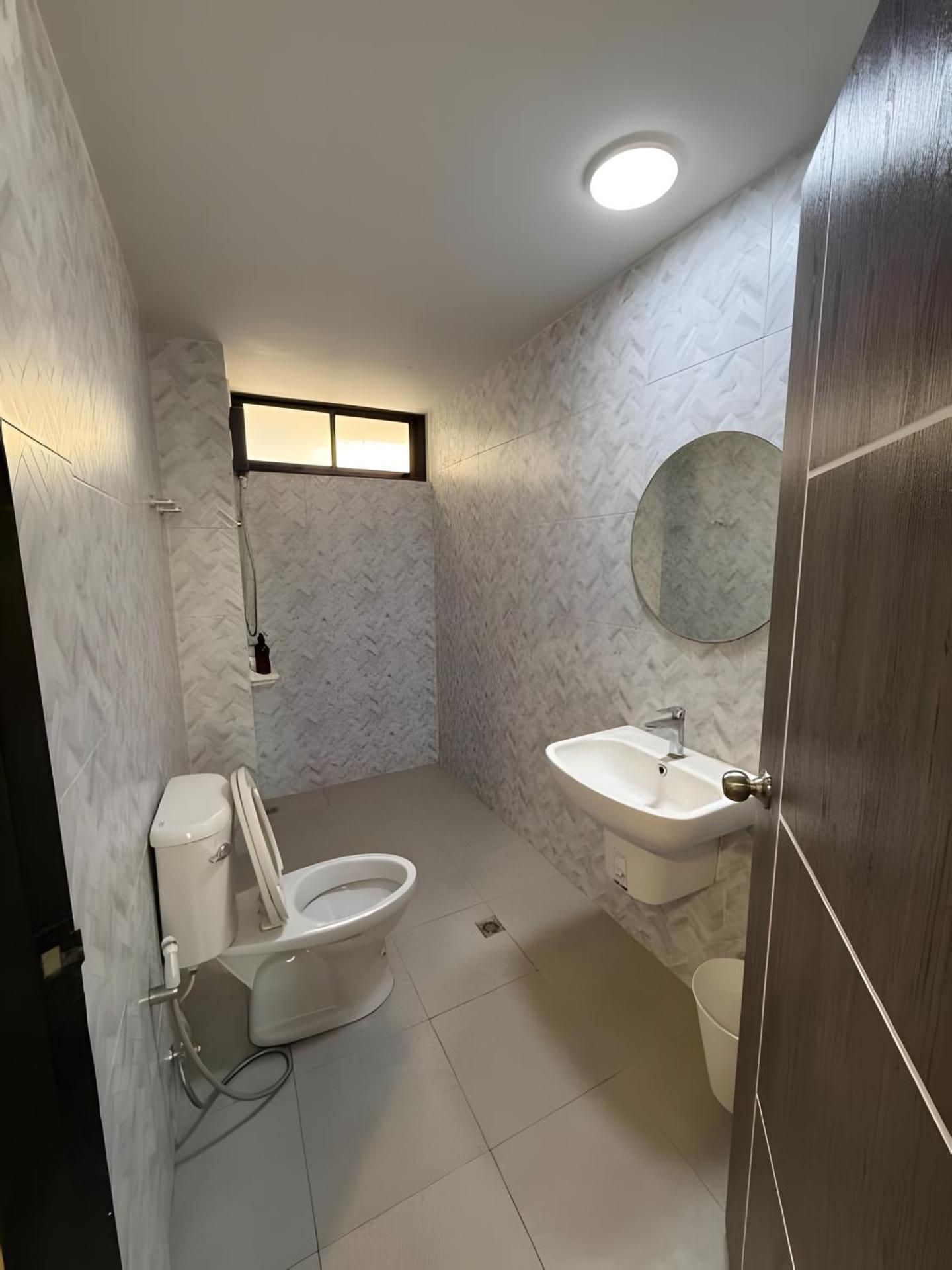 Yellow Place Sukhumvit 2 King Bed 3