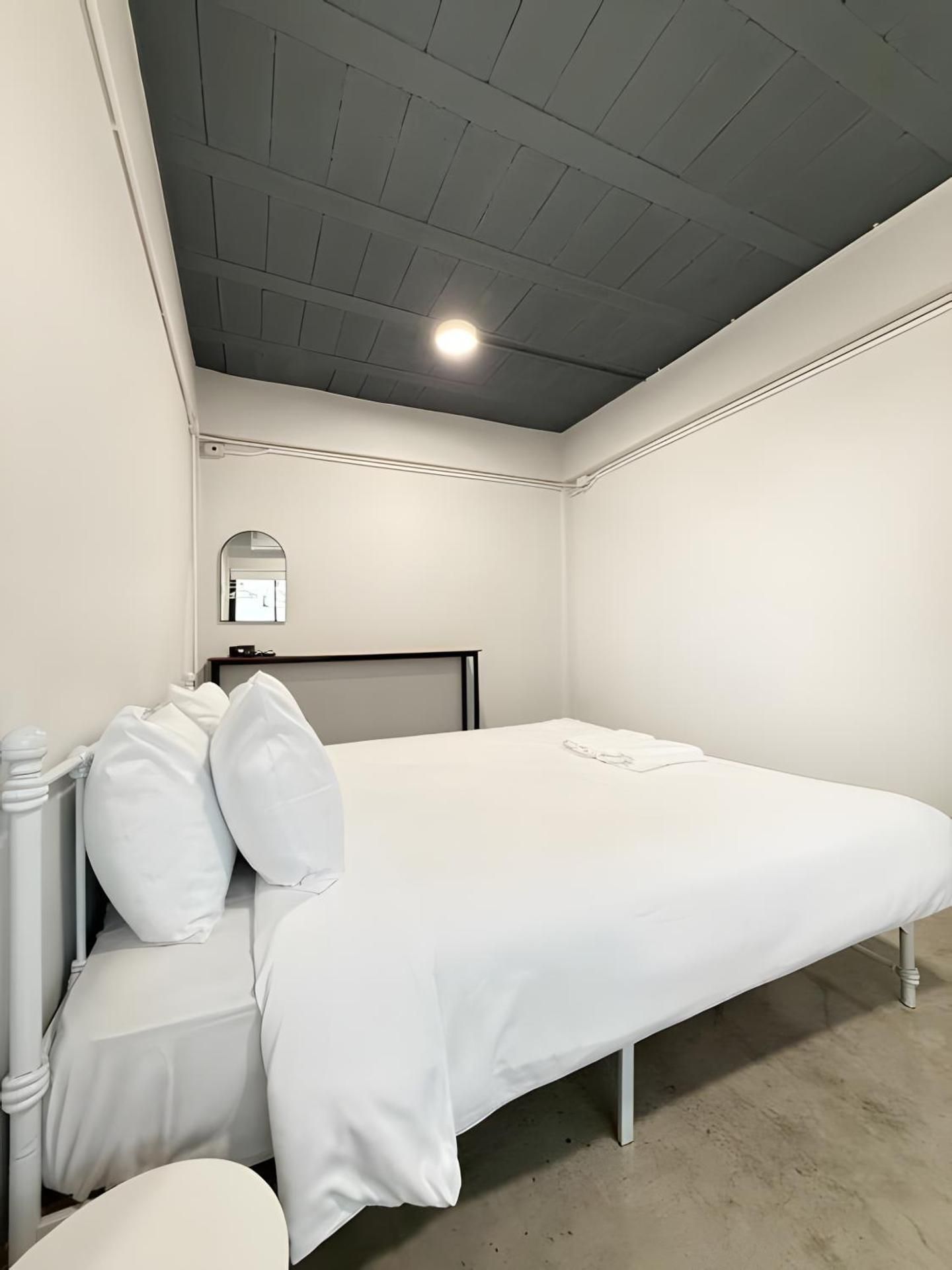 Yellow Place Sukhumvit 2 King Studio 2