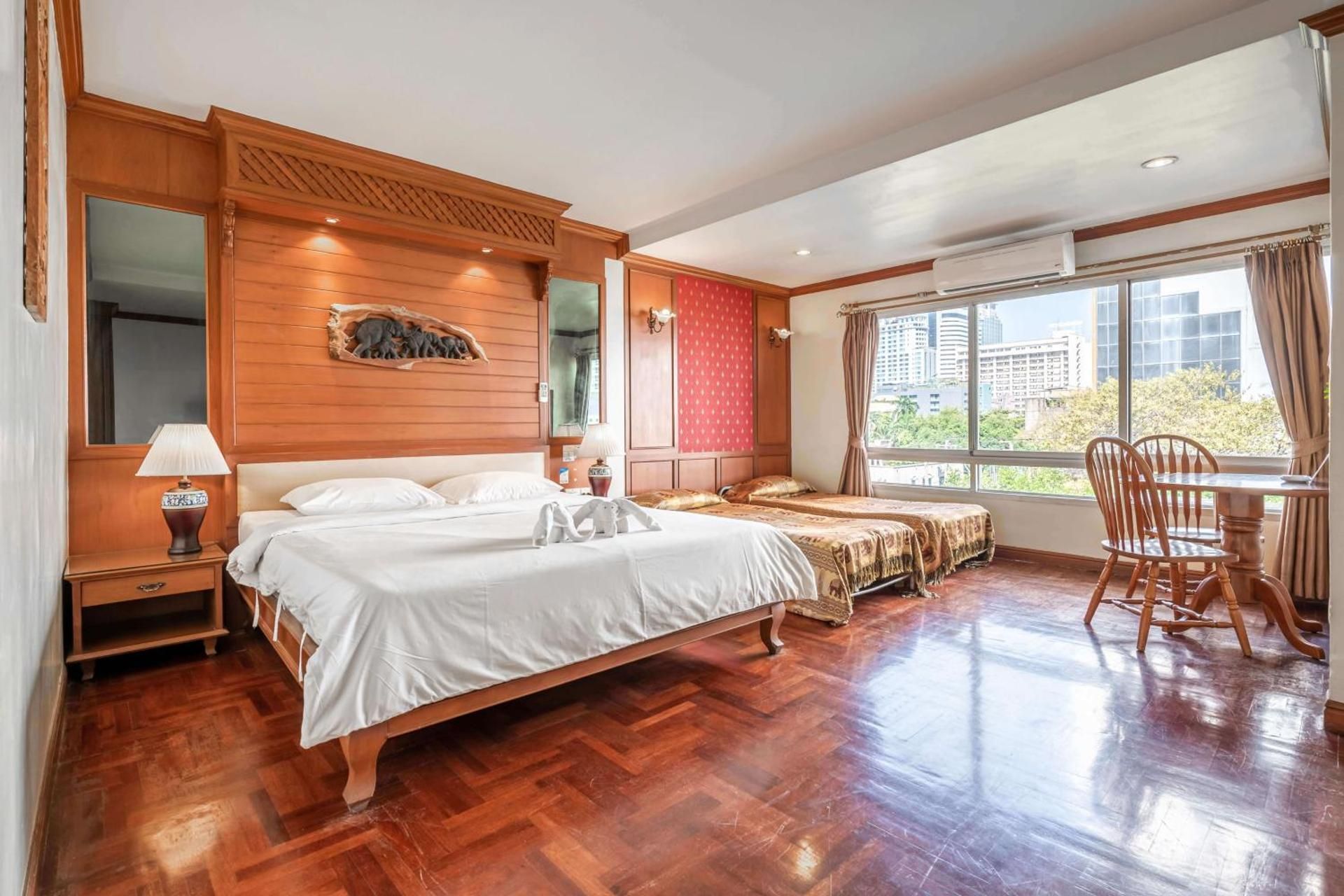 Deluxe Family Room