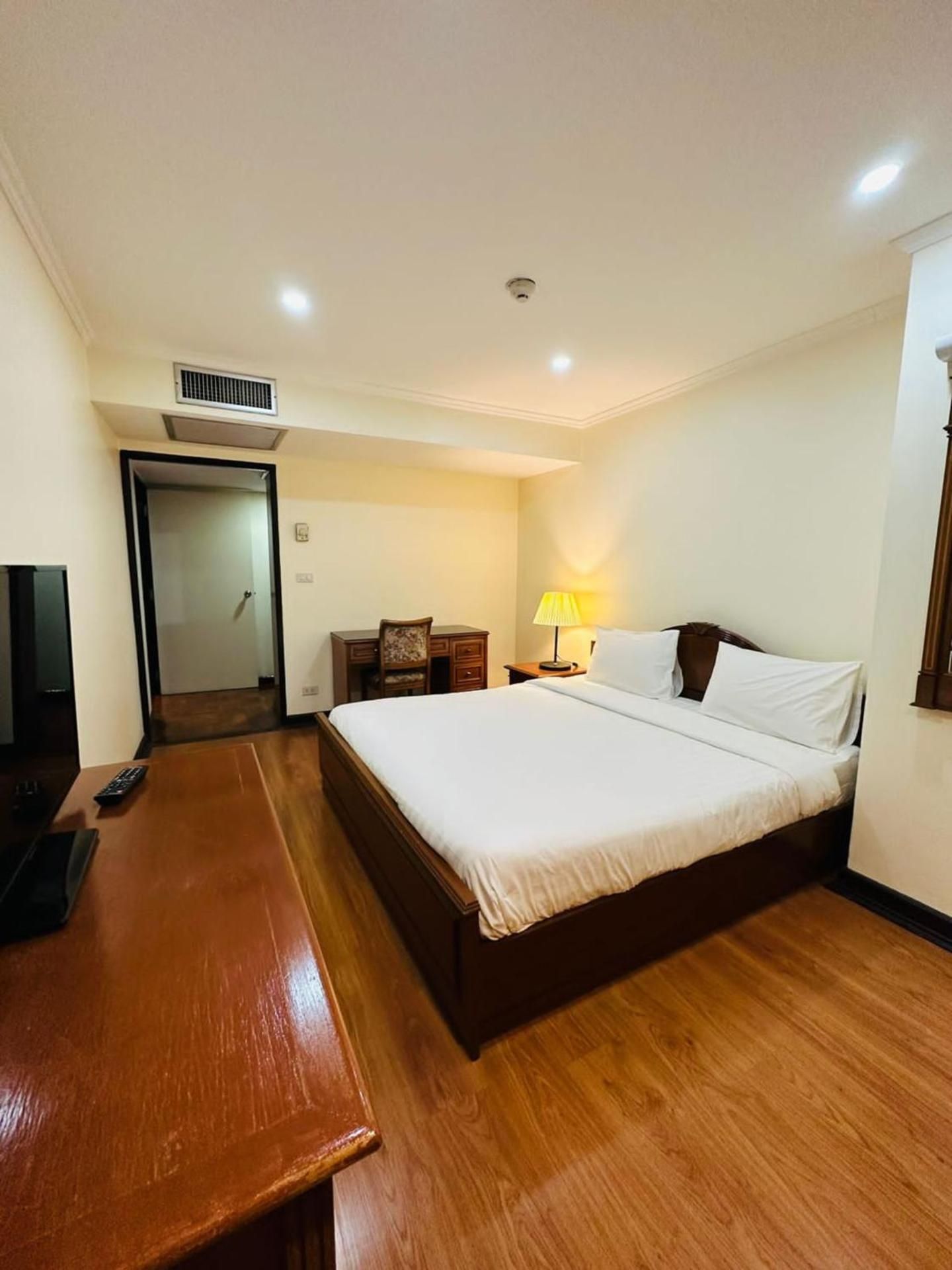 Deluxe King Suite
