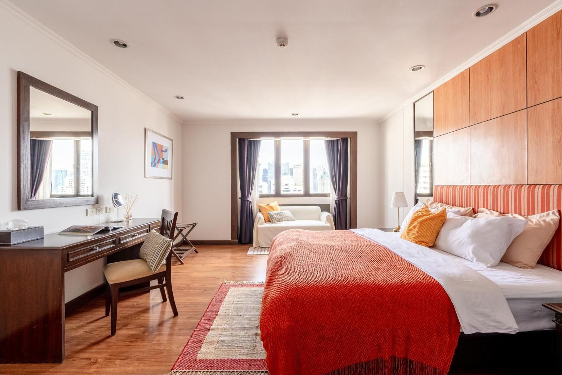 One-Bedroom Apartment with City View