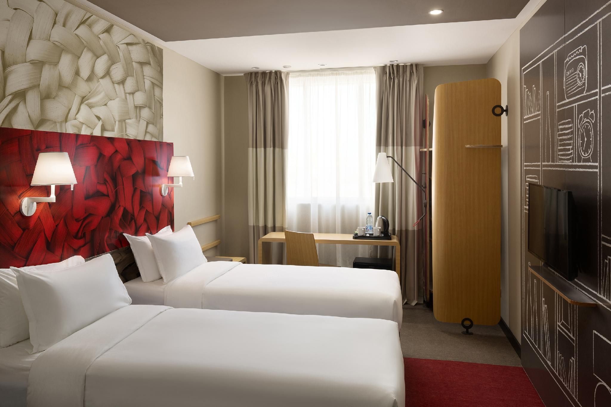 High Floor skyline view Twin Bed