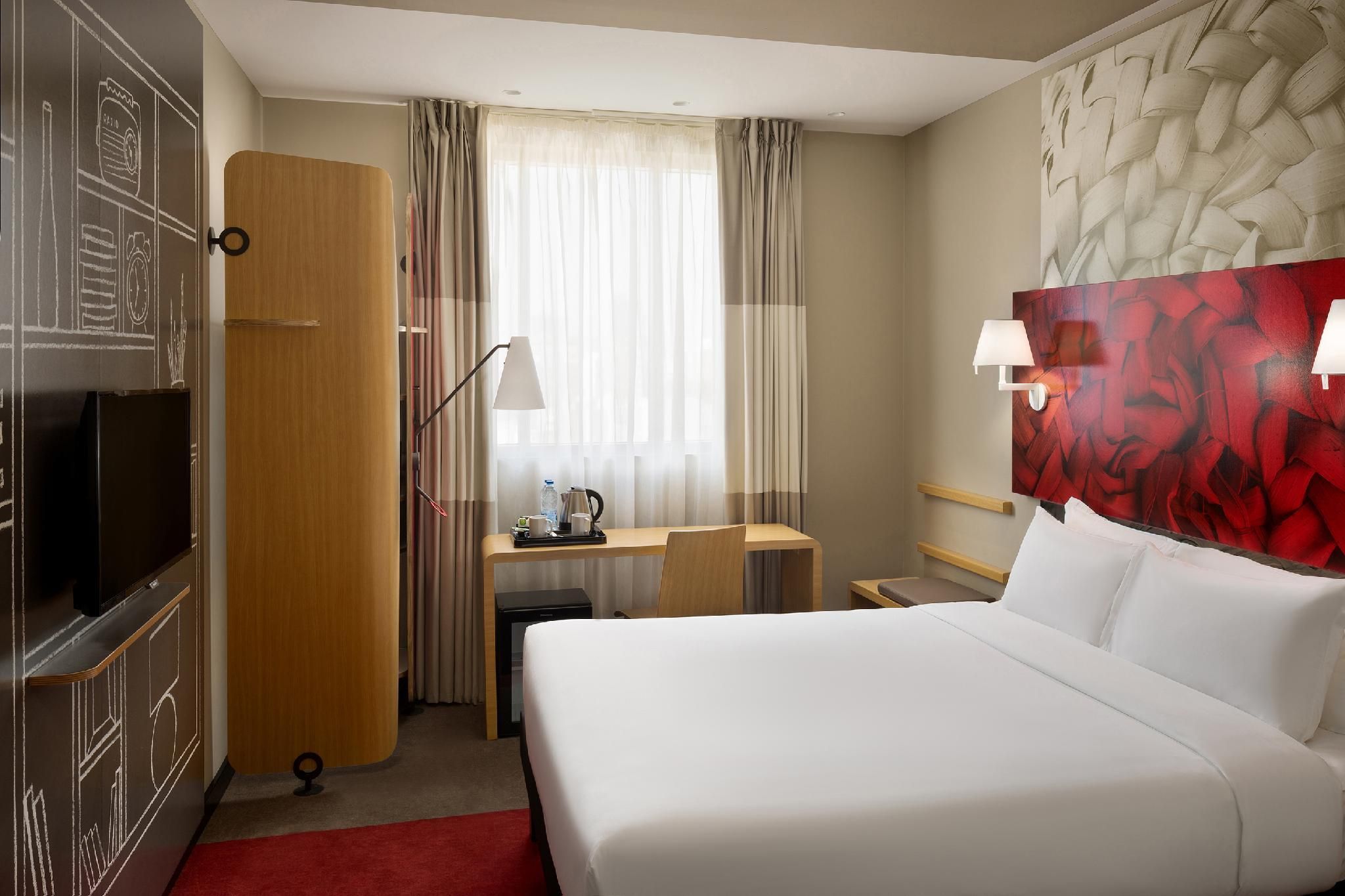 High Floor skyline view King Bed