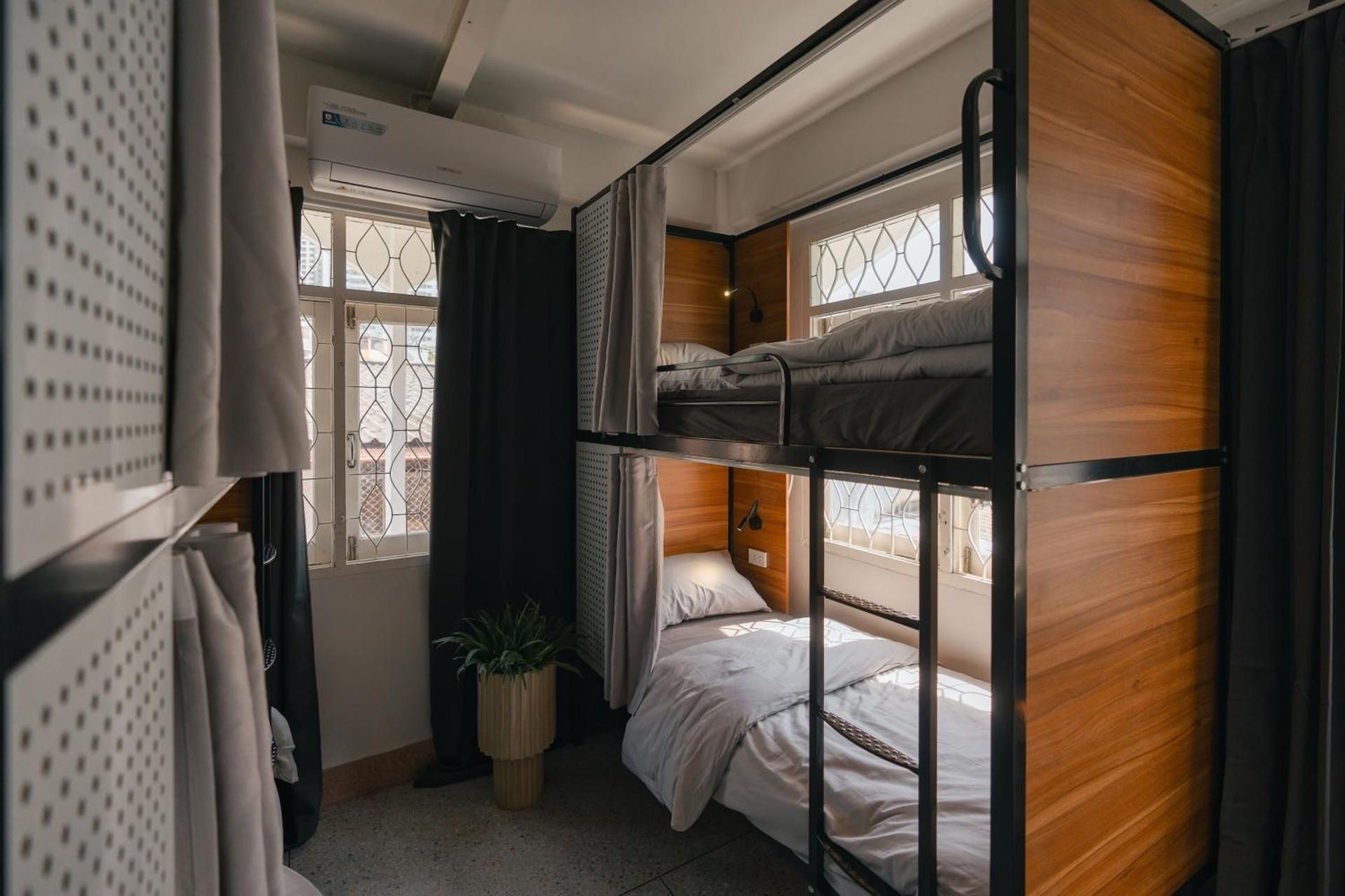 Bunk Bed in Mixed Dormitory Room