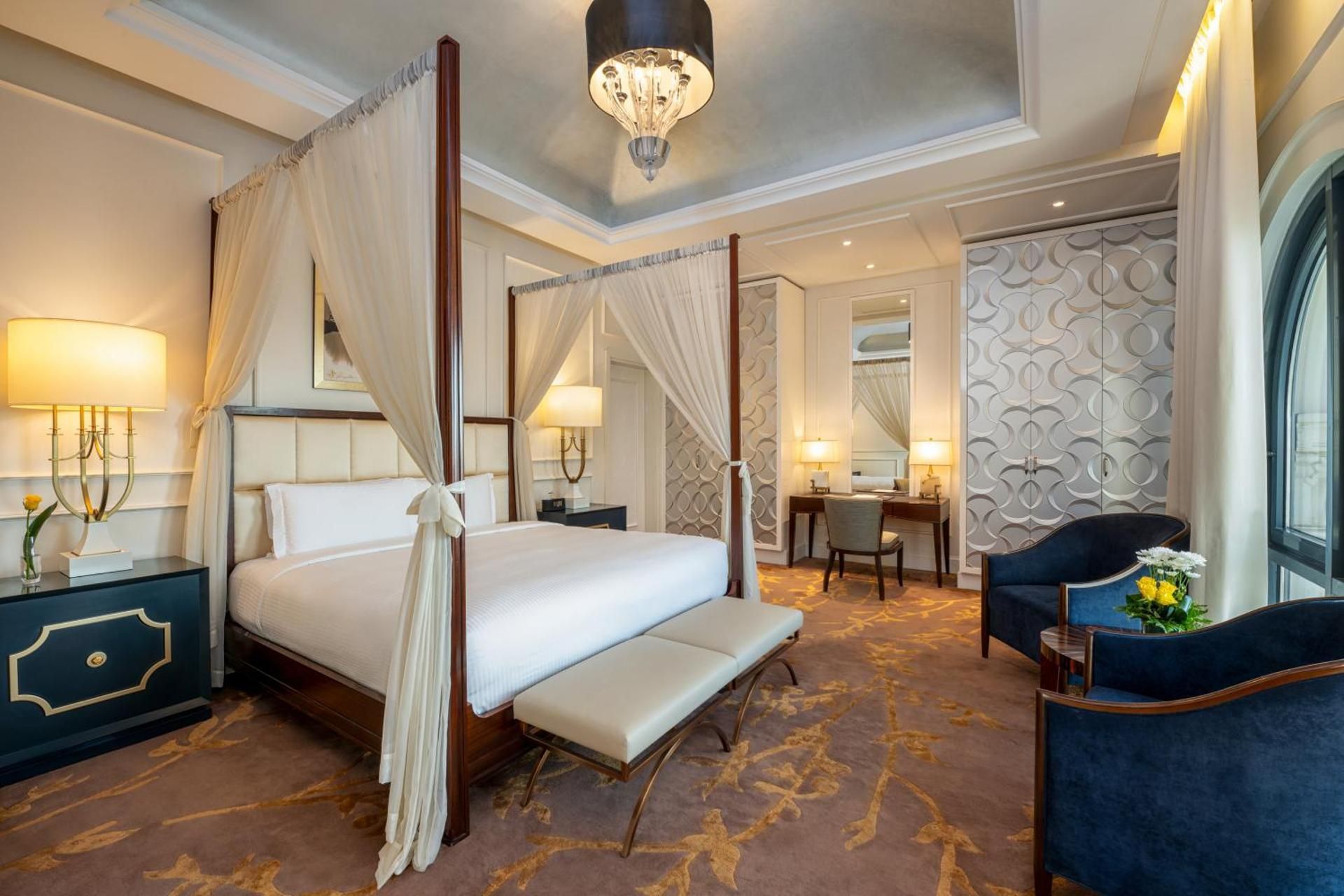 Deluxe Presidential Suite