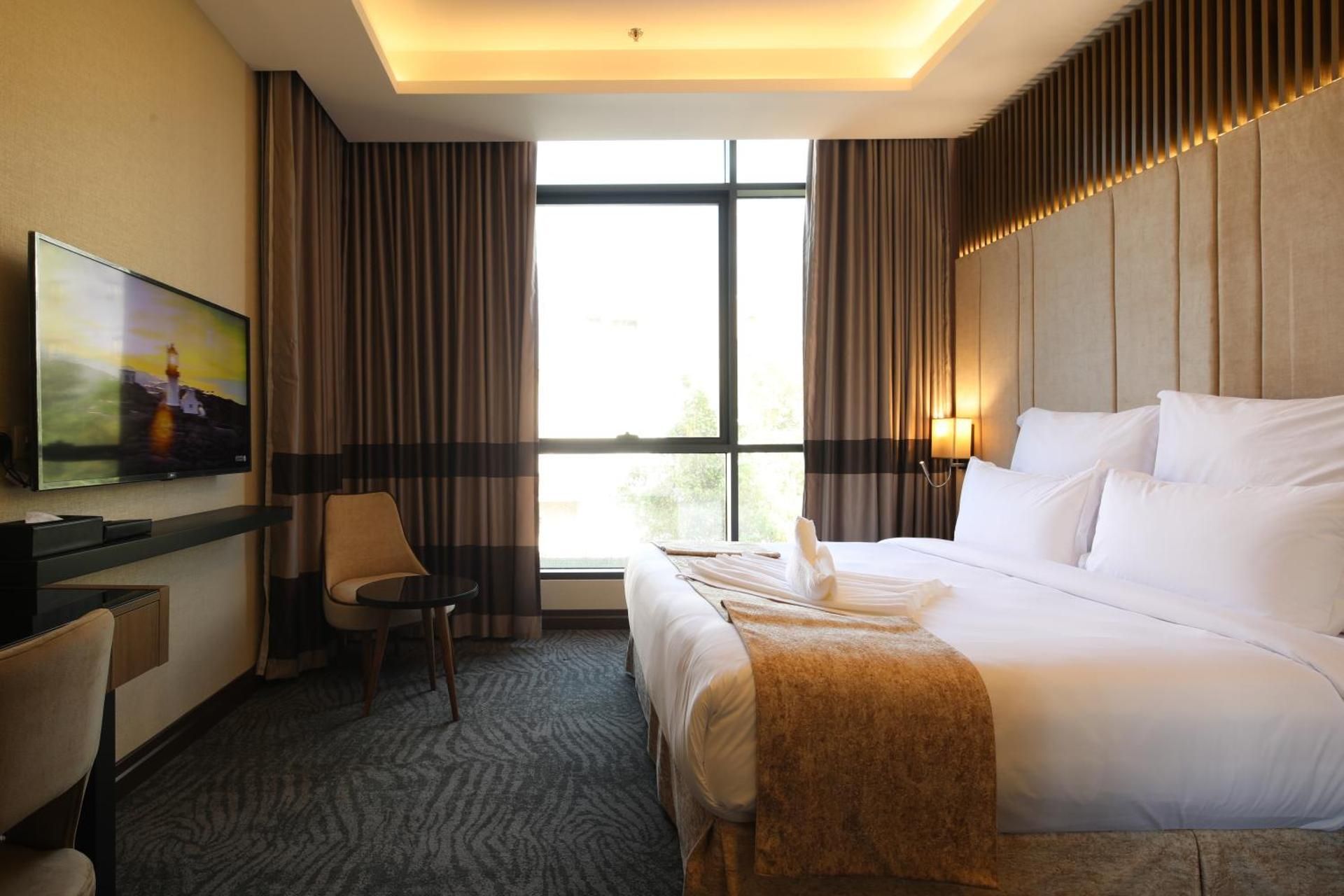 Gladiolus Hotel Superior King Room 2