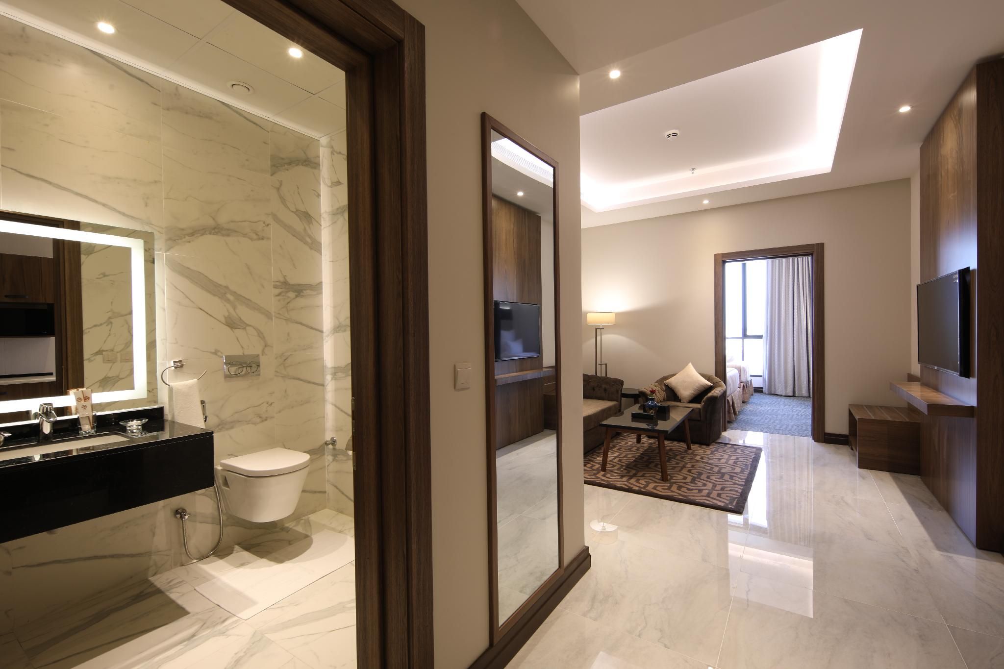 Gladiolus Hotel Superior Suite with 2 Queen Beds 3