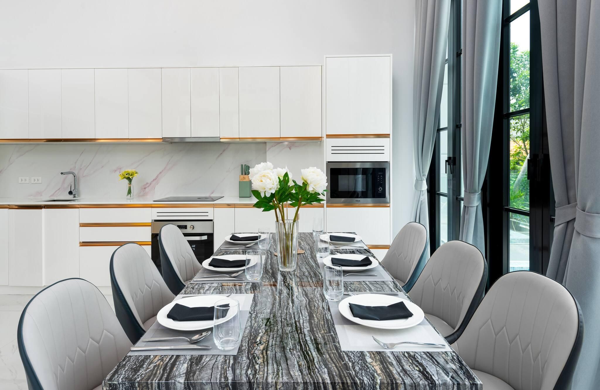 Stylish 7Beds Poolhouse with Cinema Lift - 2min to BTS