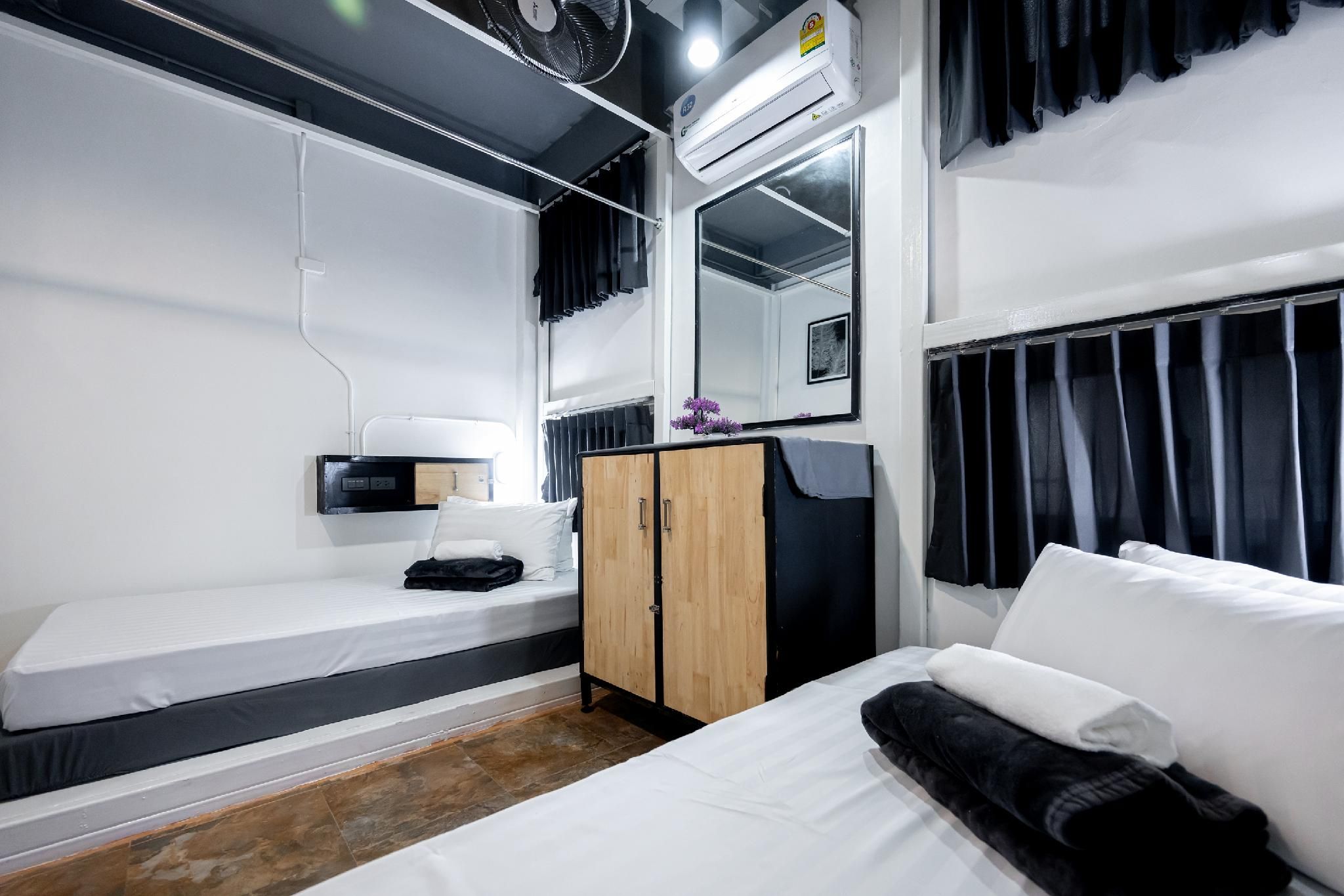 Twin Bed Room