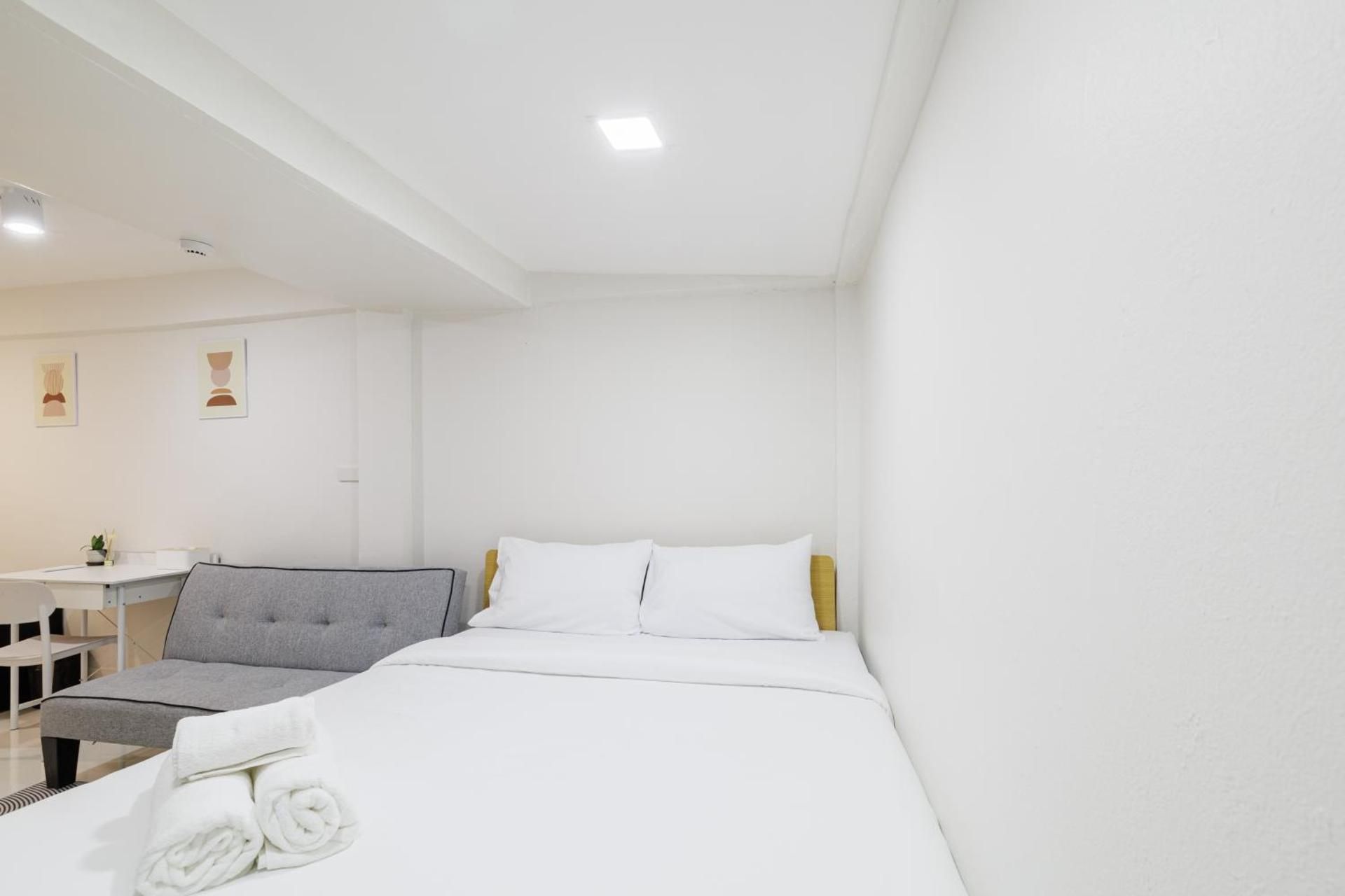 Deluxe Double Room (2 Adults + 1 Child)