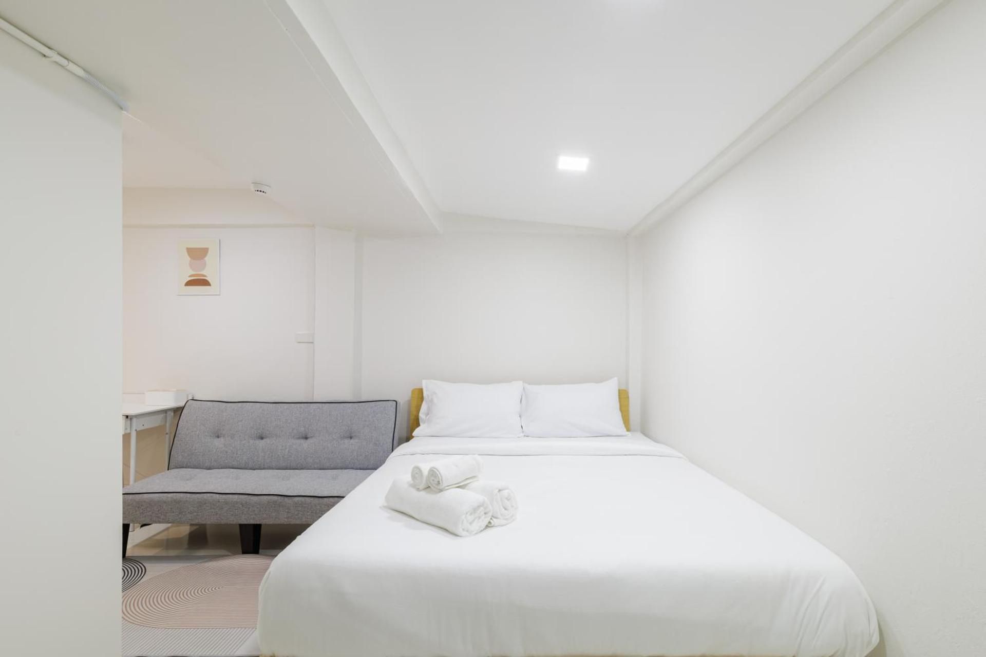 Deluxe Double Room (2 Adults + 1 Child)